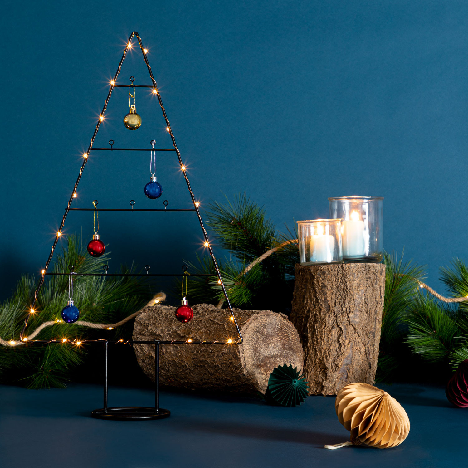 Weihnachtsbaum mit LED-Lichtern aus Metall Neem, Galeriebild 2