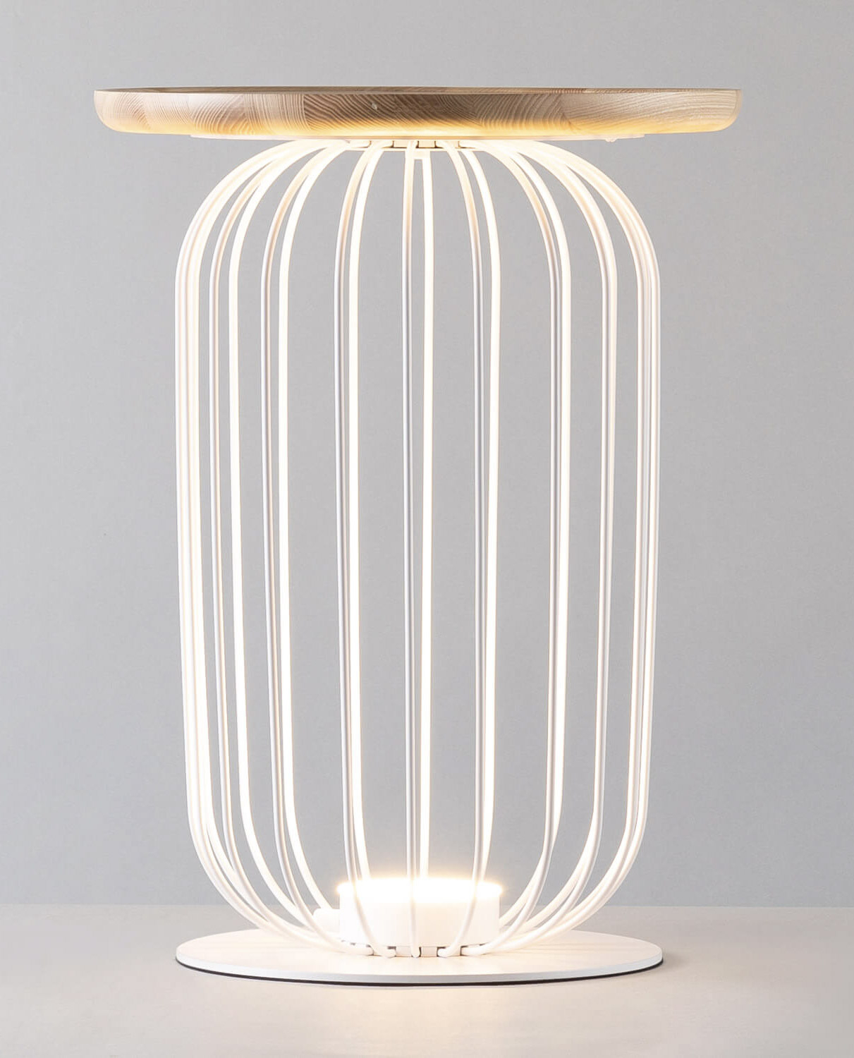 Stehlampe LED aus Holz und Metall Gabi, Galeriebild 2