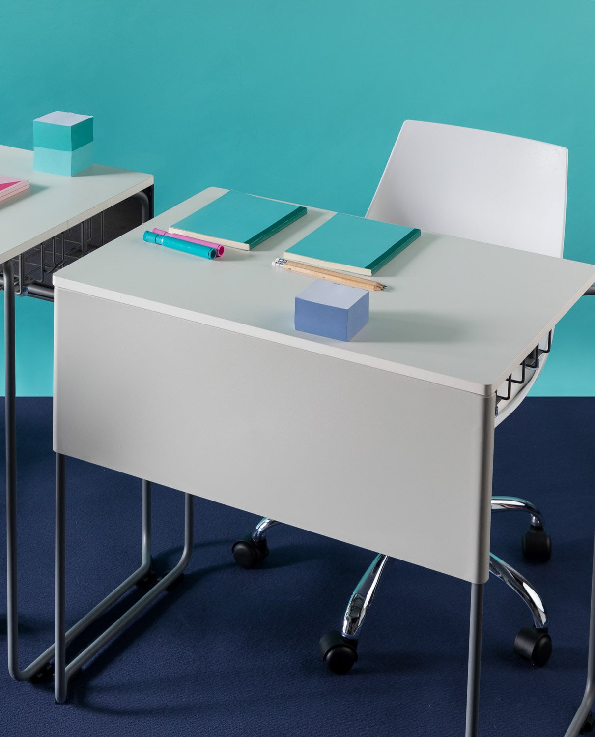 Schreibtisch mit Stauram aus ABS und MDF Brel, Galeriebild 2