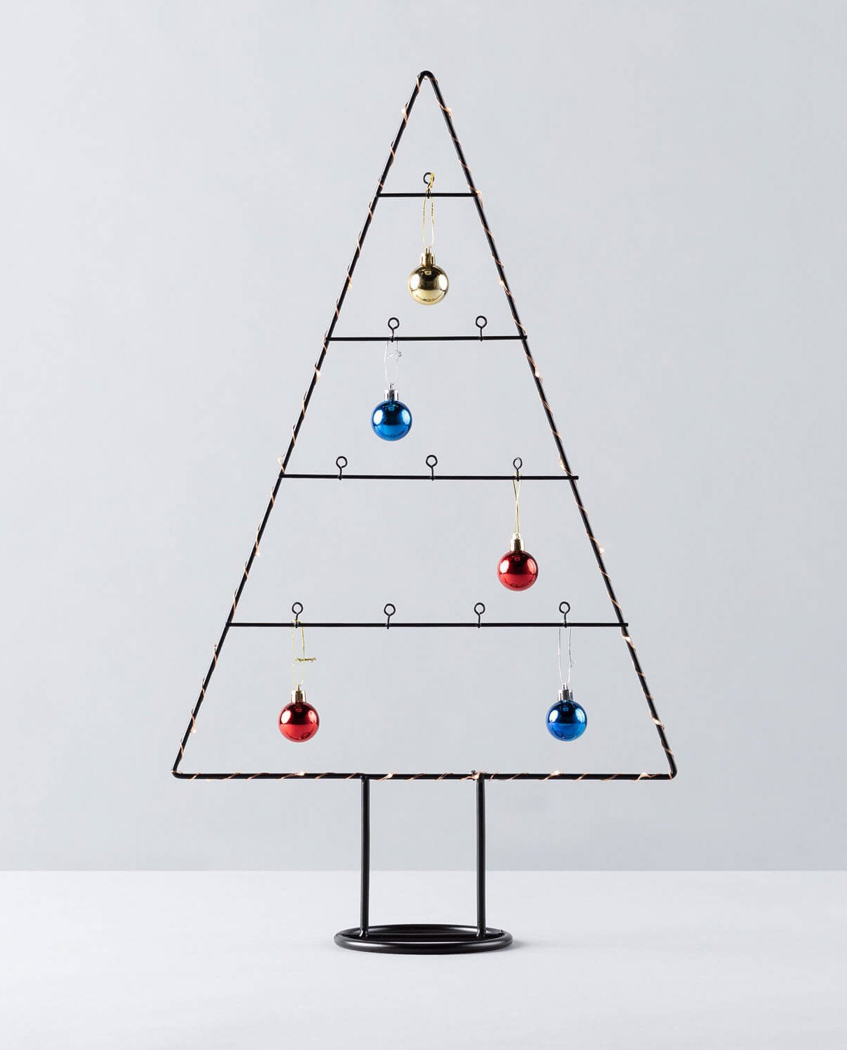 Weihnachtsbaum mit LED-Lichtern aus Metall Neem, Galeriebild 1