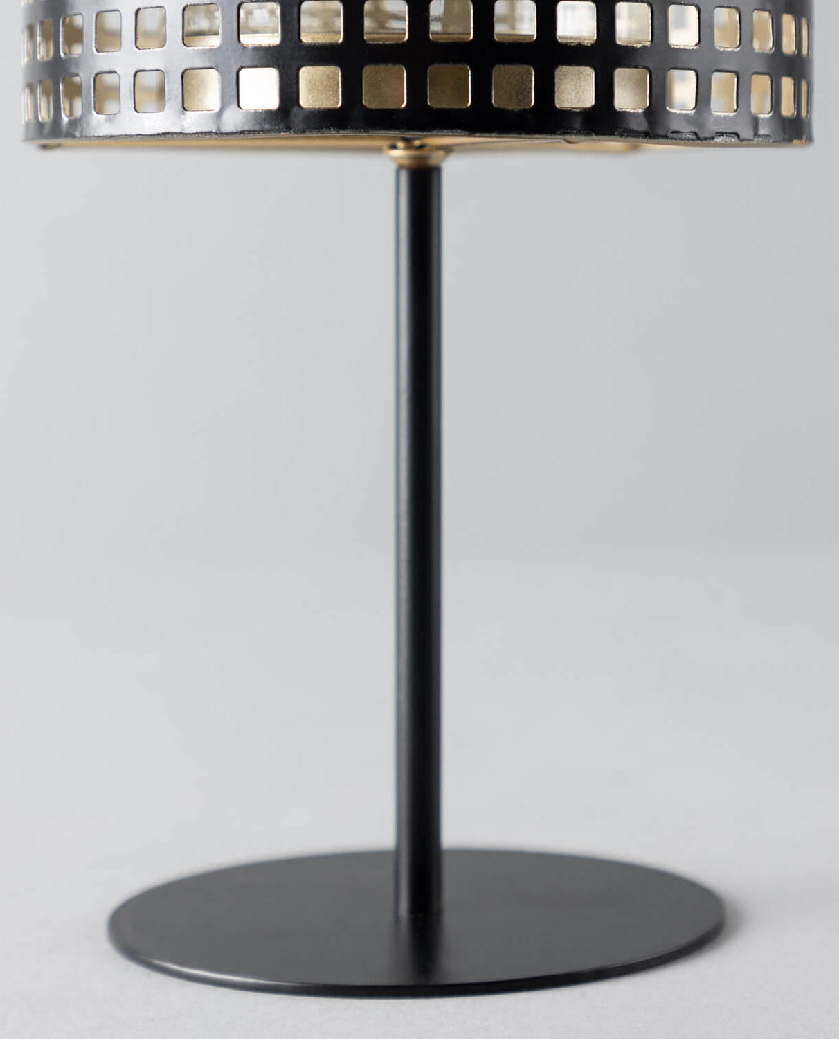 Kerzenhalter Kelchform aus Metall Kon, Galeriebild 2