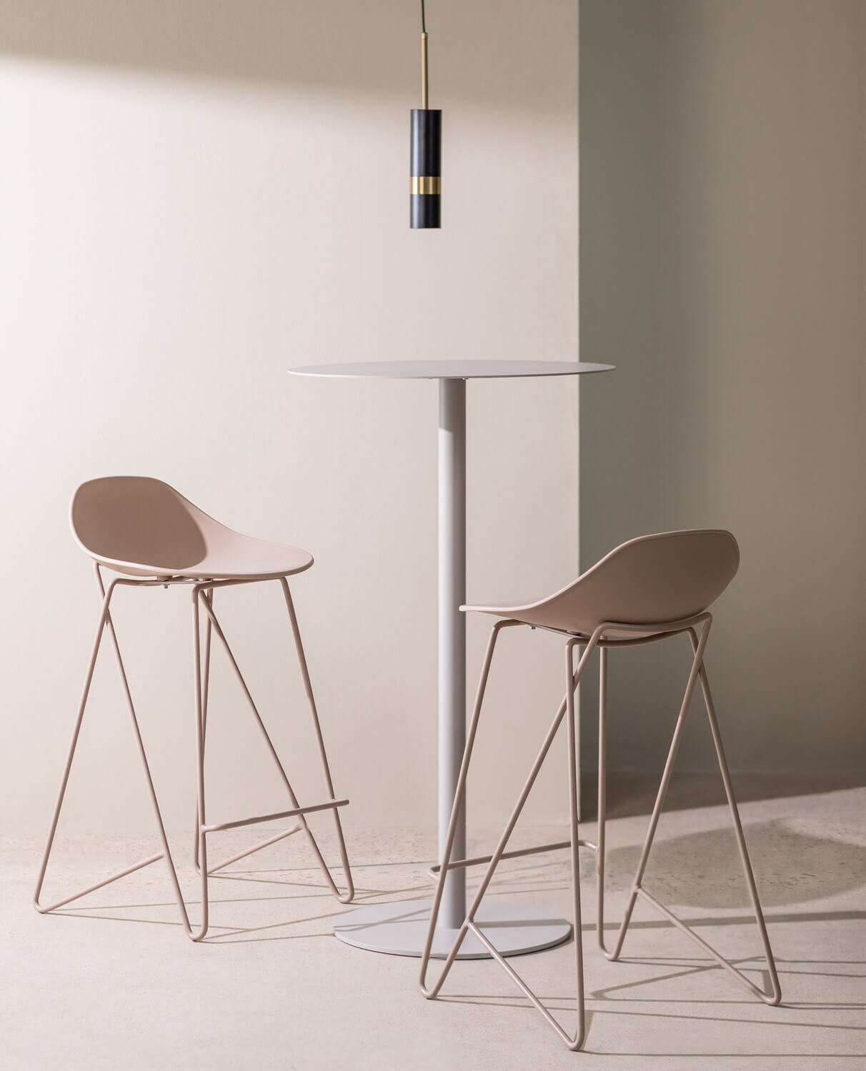2er-Pack hohe Designer-Hocker aus Polypropylen und Metall (67 cm) Paris, Galeriebild 2