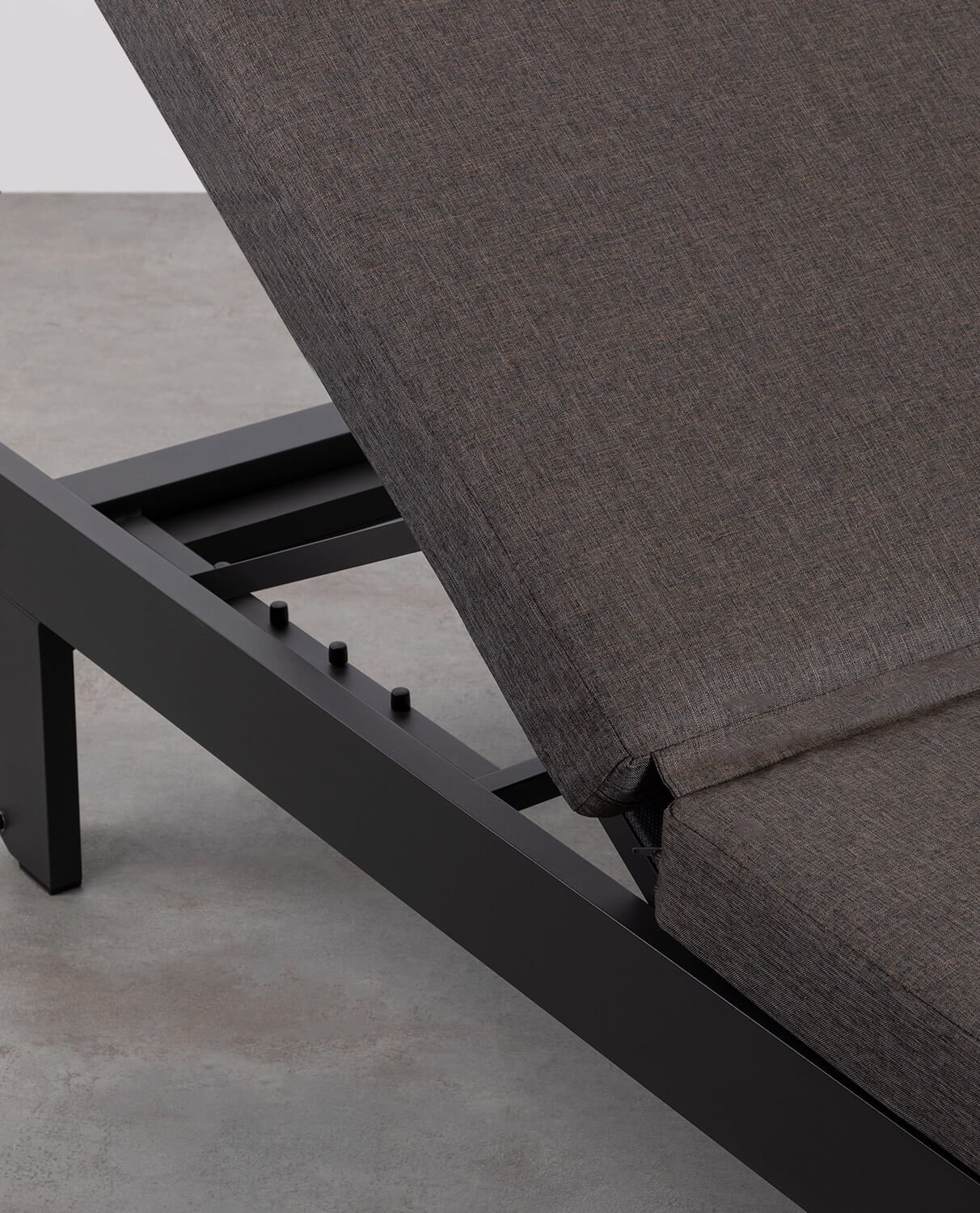 New Kreta Aluminium Liege mit Stoffkissen, Galeriebild 2