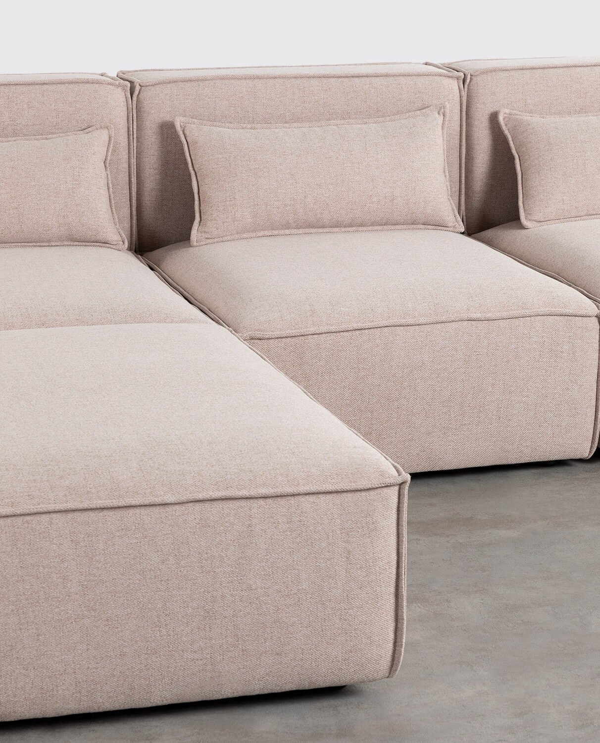 Kilhe Modulares 4-teiliges Sofa und Pouf aus Stoff, Galeriebild 2