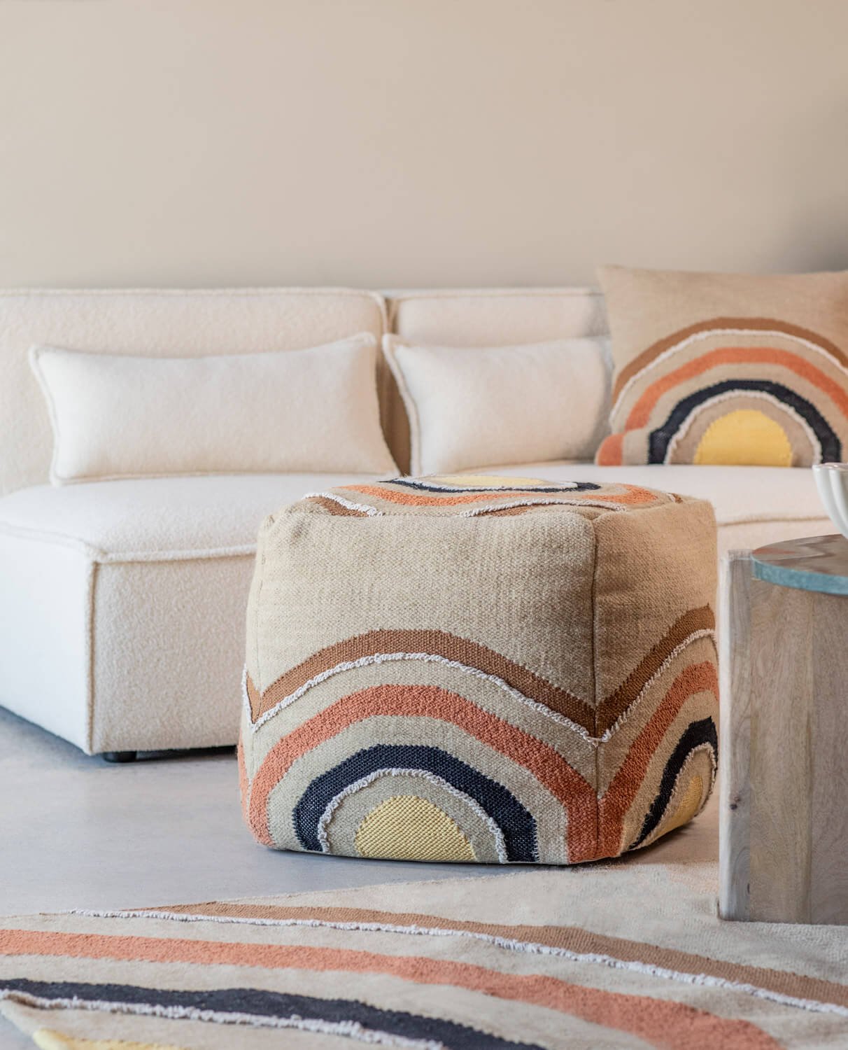 Modulares Sofa 2-Teilig mit Pouf aus Bouclé Stoff Kilhe, Galeriebild 2