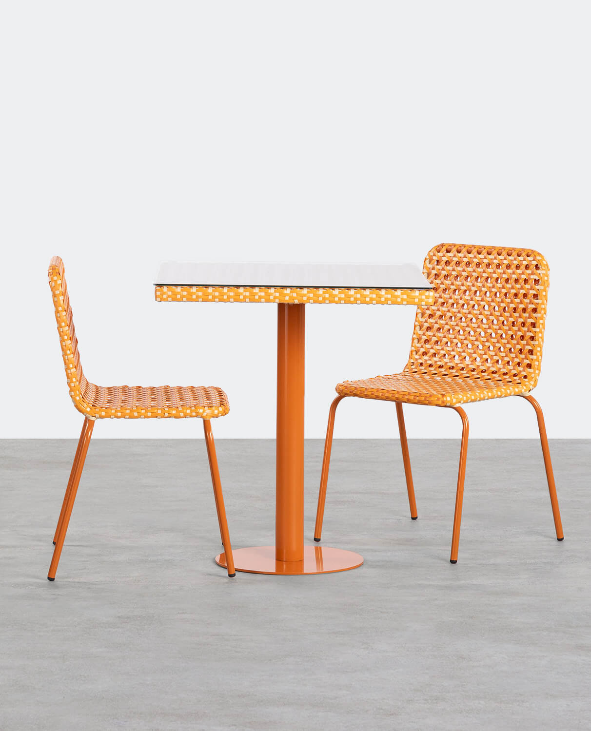 Set aus quadratischem Tisch und 2 Outdoor-Stühlen aus Aluminium und synthetischem Rattan Roys, Galeriebild 1