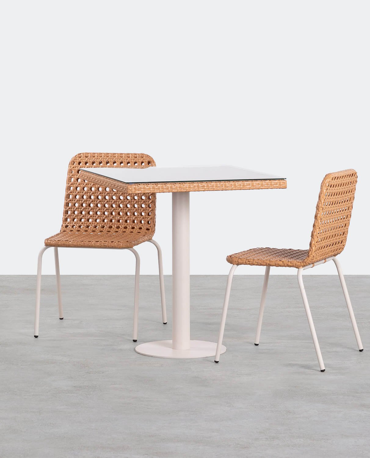 Set aus quadratischem Tisch und 2 Outdoor-Stühlen aus Aluminium und synthetischem Rattan Roys, Galeriebild 1