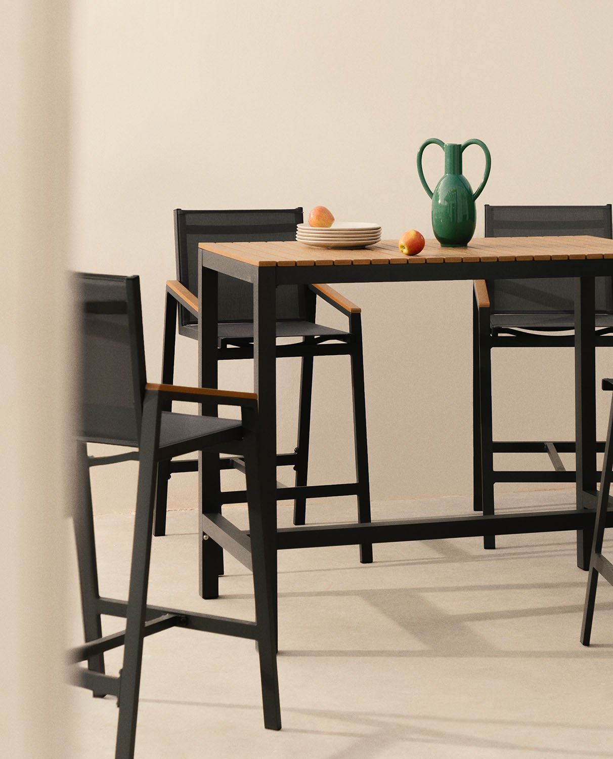 Hoher Outdoor Tisch Korce aus Holz und Stahl (130x70 cm), Galeriebild 2