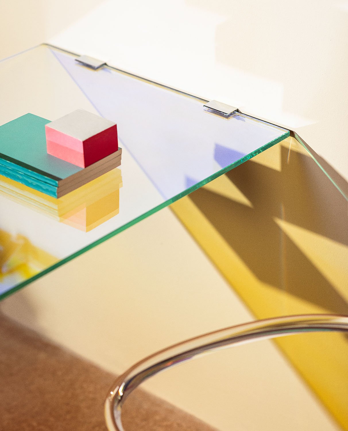 Iris Schreibtisch aus gehärtetem Glas, Galeriebild 3