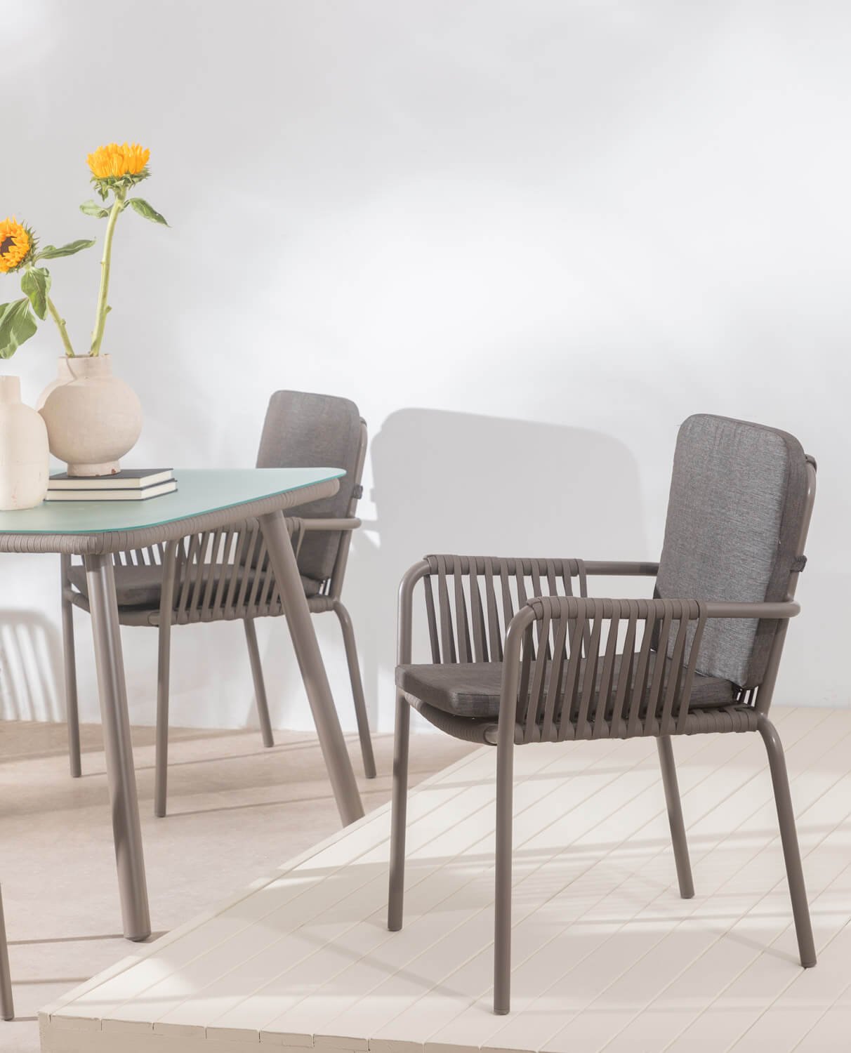 Pack 2 Esszimmerstühle mit Aluminiumarmlehnen und Seil Drian , Galeriebild 2