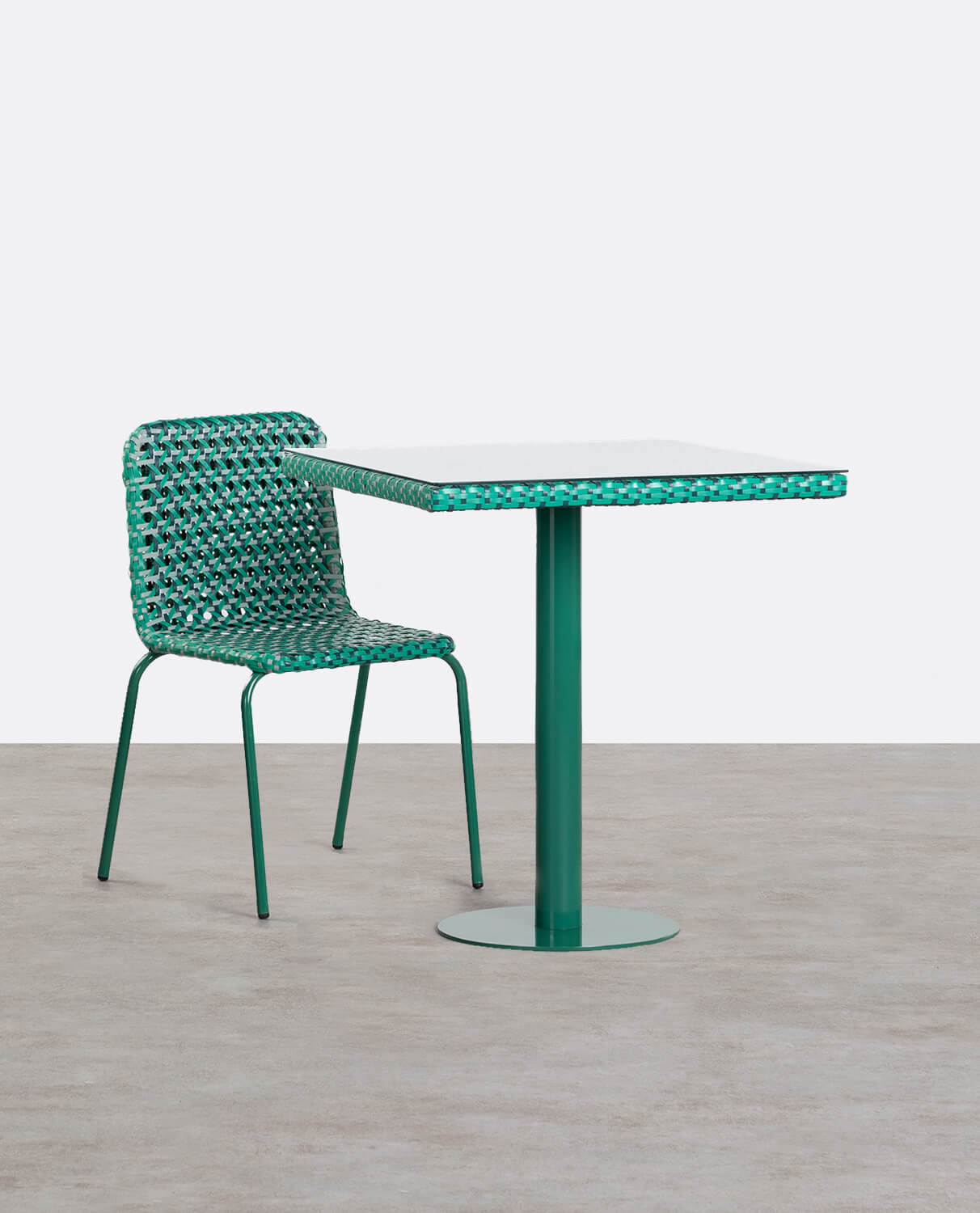 Set aus quadratischem Tisch und 2 Outdoor-Stühlen aus Aluminium und synthetischem Rattan Roys, Galeriebild 2