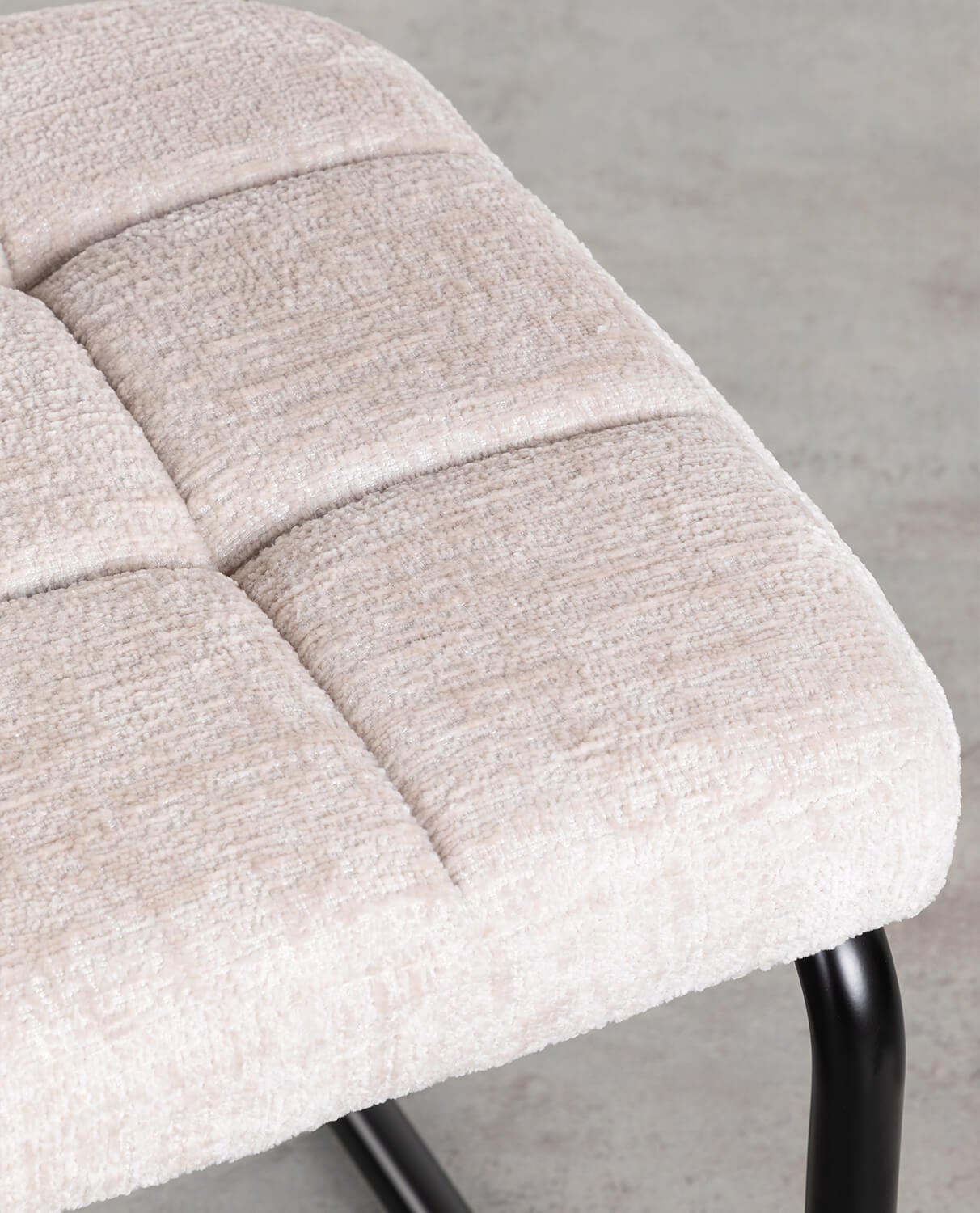  Rundes Esstisch-Set aus Gehärtetem Glas (Ø140 cm) Kolu und 4 Stühle aus Holz und Stoff Cuba, Galeriebild 8