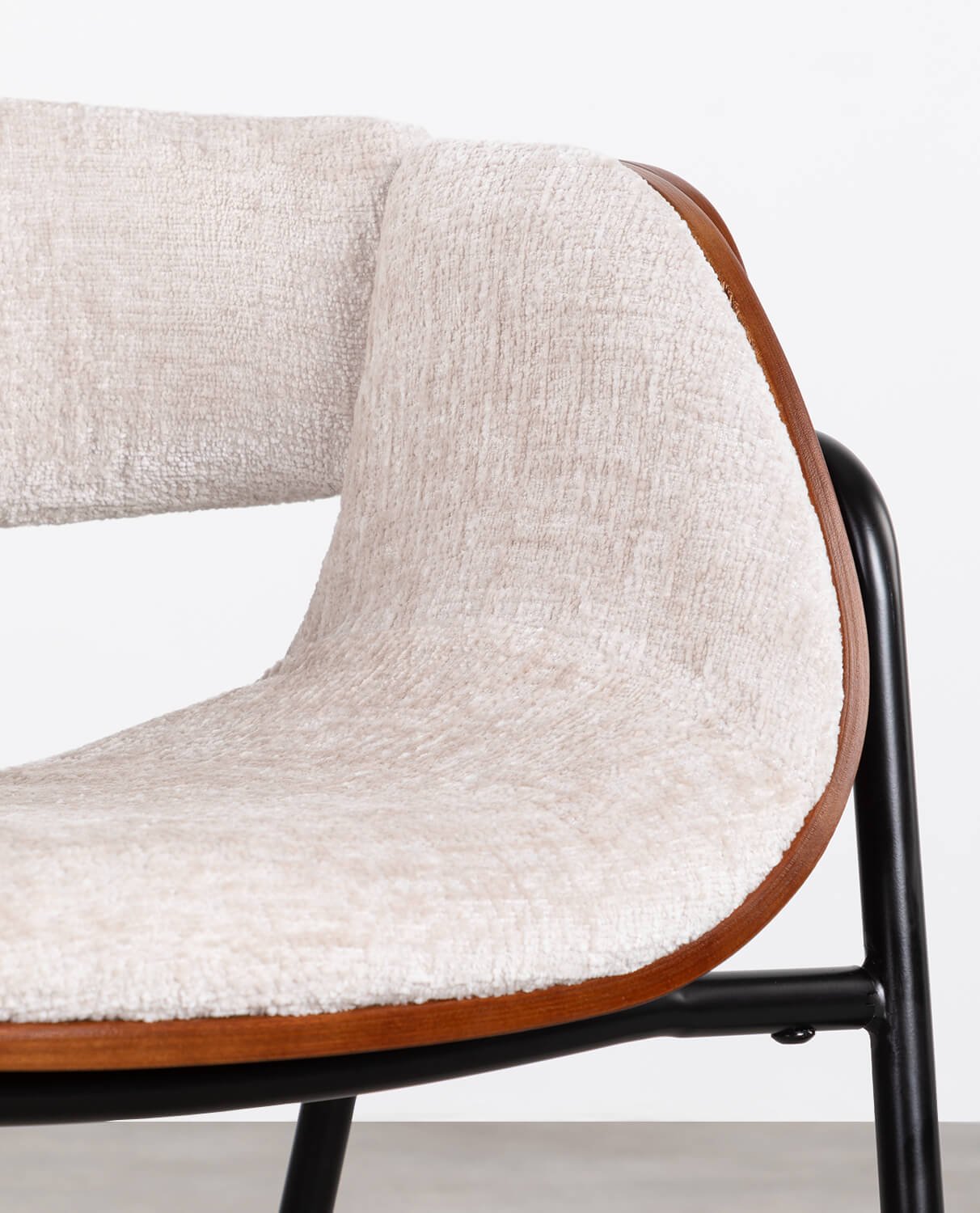 Ovaler Esstisch aus Gehärtetem Glas (200x90 cm) Kolu und 4 Stühle aus Holz und Stoff Berlin, Galeriebild 6