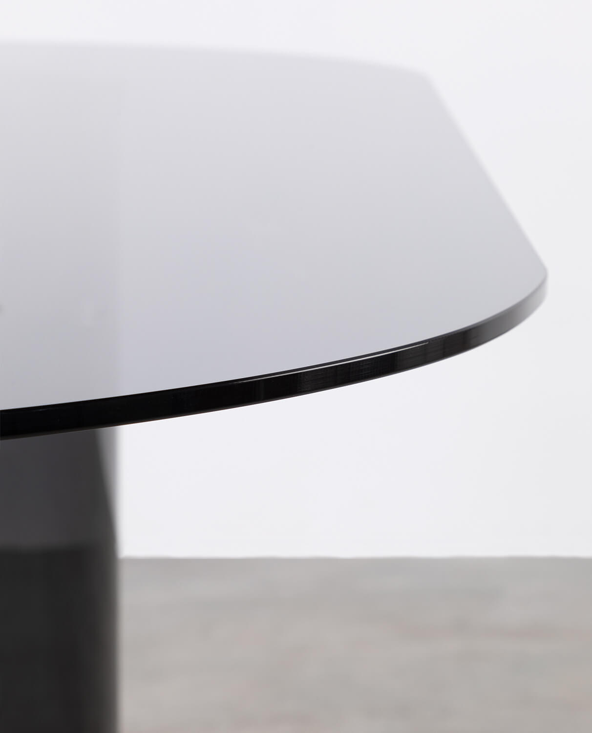 Ovaler Esstisch aus Gehärtetem Glas Kolu und 4 Stühle aus Holz und Stoff Cuba, Galeriebild 7