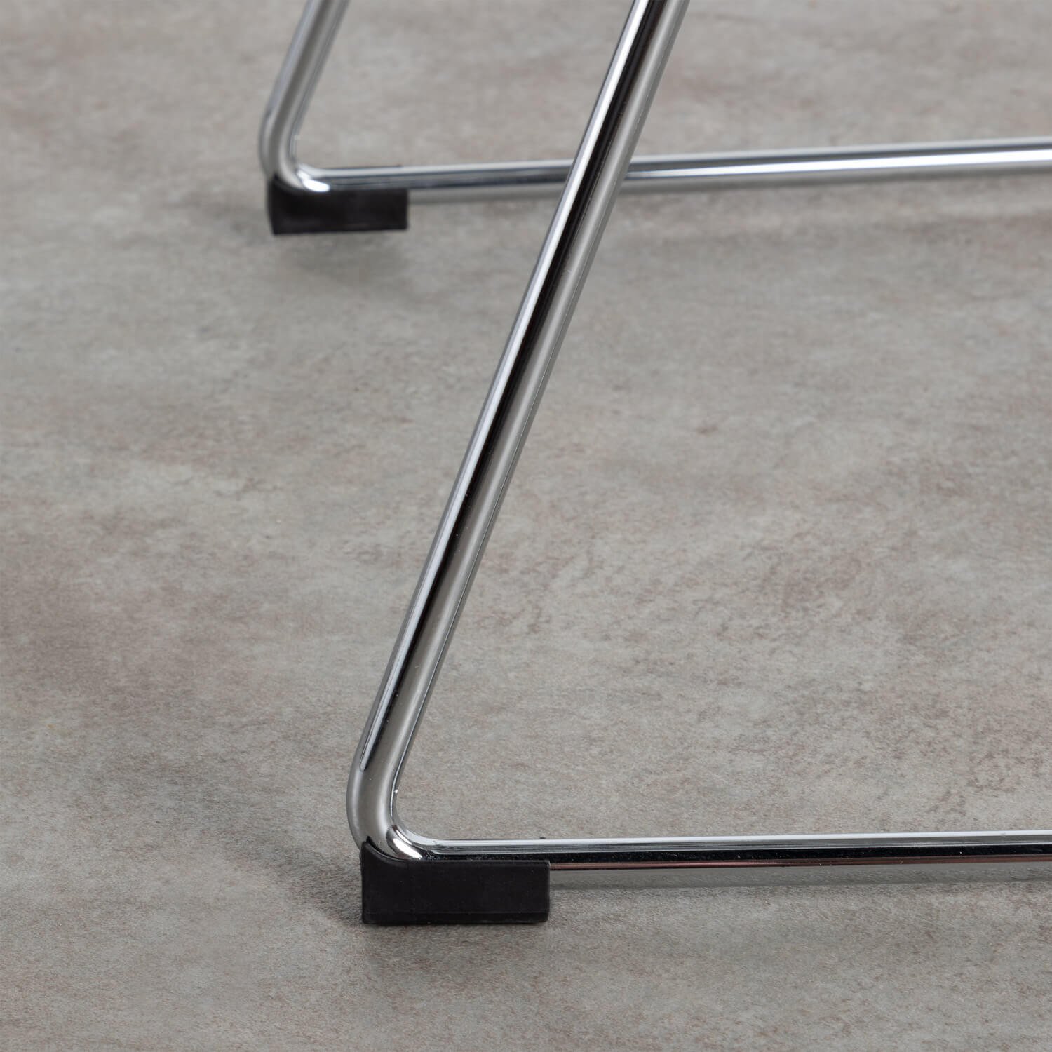 Kolu-Set mit rundem Tisch aus gehärtetem Glas und 4 Aras-Metallstühlen, Galeriebild 9