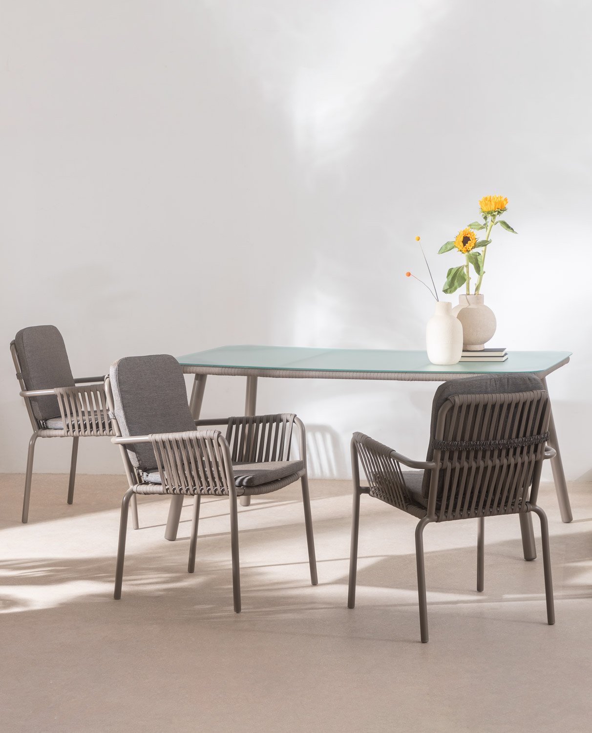 Rechteckiger Esstisch aus Aluminium und Glas (160x90 cm) Drian, Galeriebild 2
