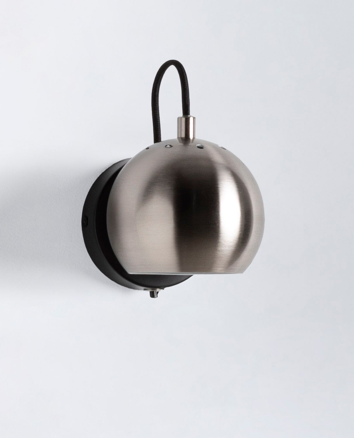 Medea Wandleuchte aus Metall, Galeriebild 1