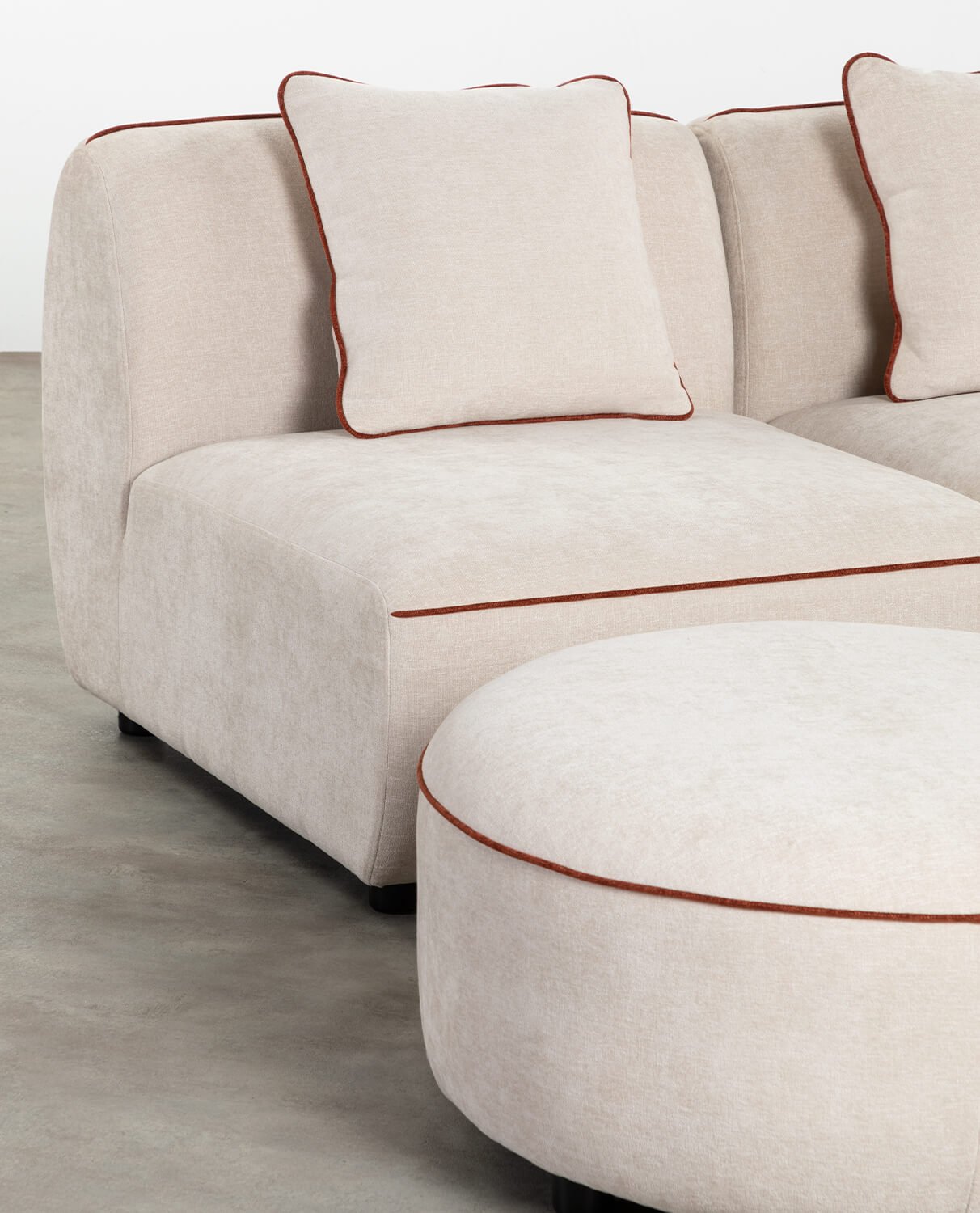 Modulares 2-teiliges Chaiselongue-Sofa mit Sessel und rundem Ilham-Stoffhocker , Galeriebild 2