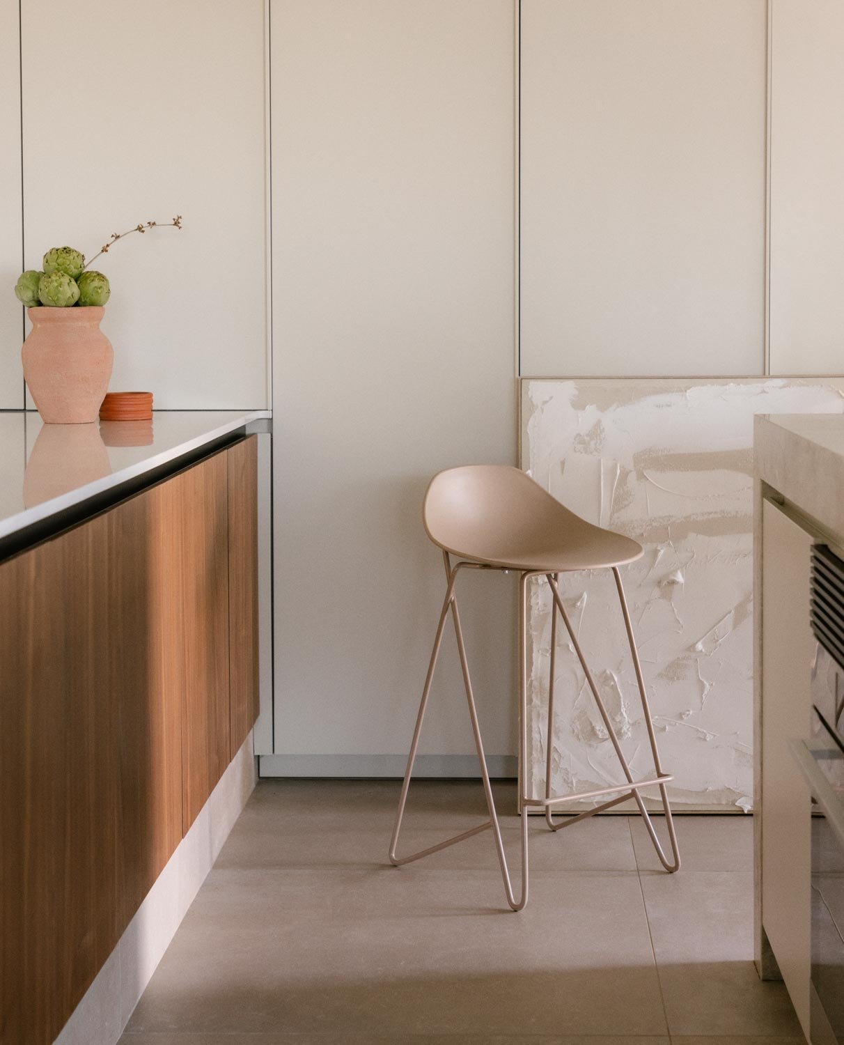 Hoher Hocker aus Polypropylen und Metall (67 cm) Paris, Galeriebild 2