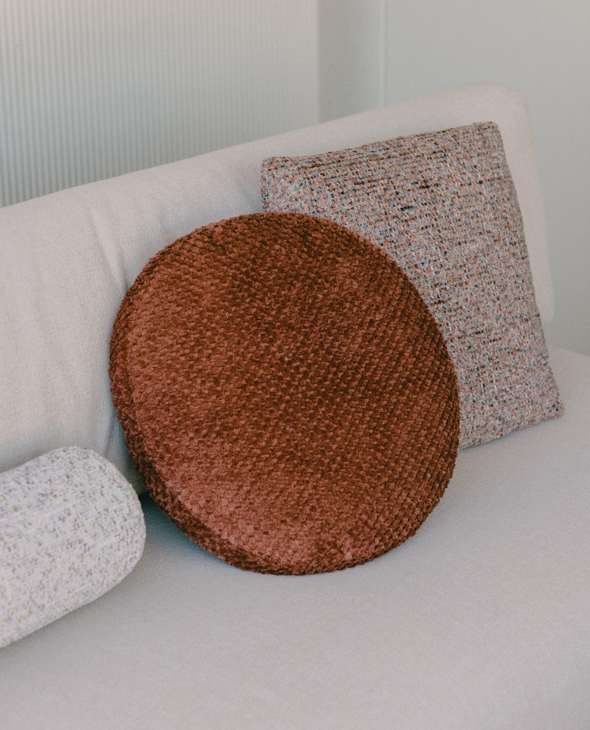 Rundes Stoffkissen (Ø45 cm) mit Pompons, Galeriebild 2
