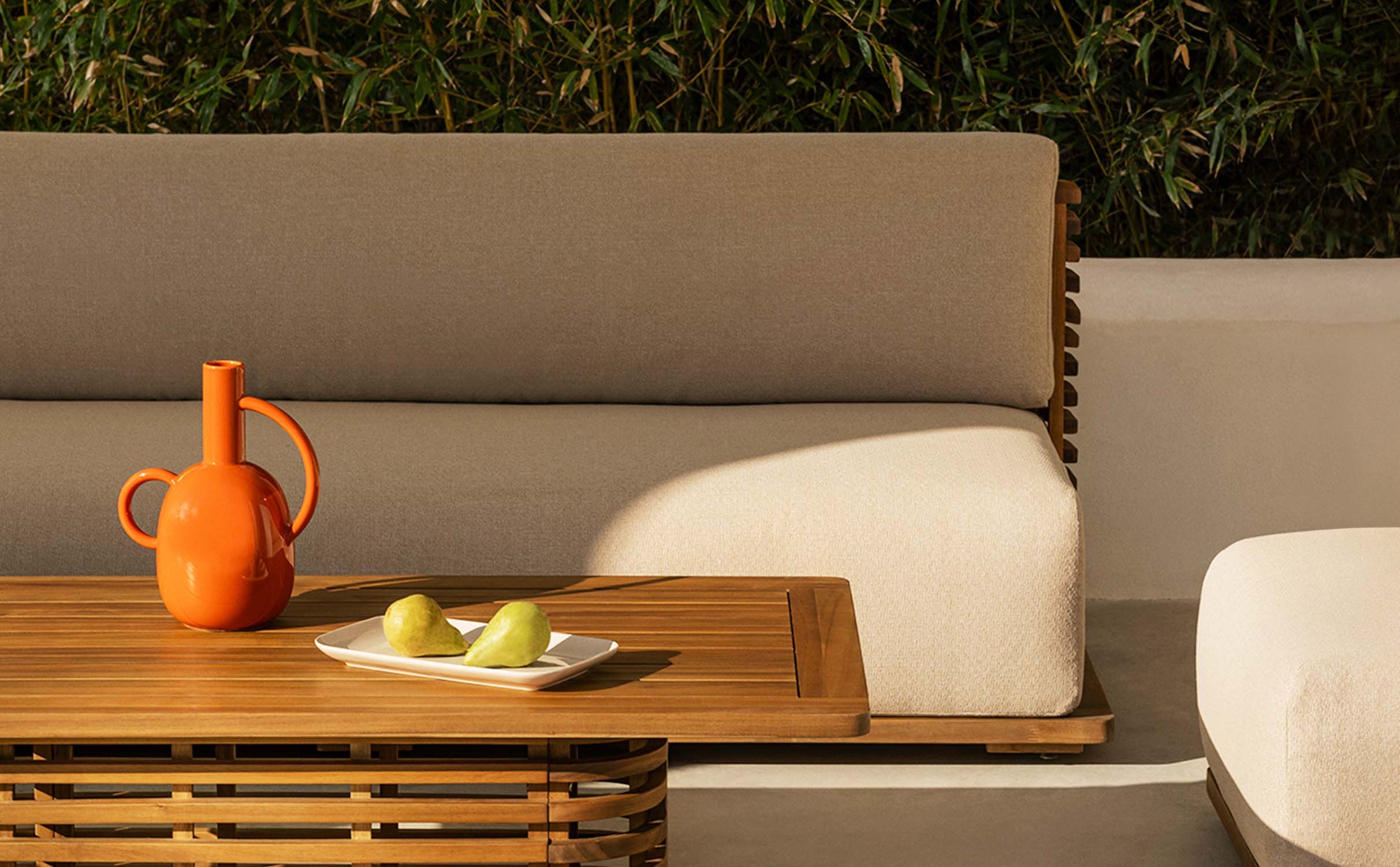 3-Sitzer-Gartensofa Hazan aus Akazienholz mit Stoffkissen, Galeriebild 1