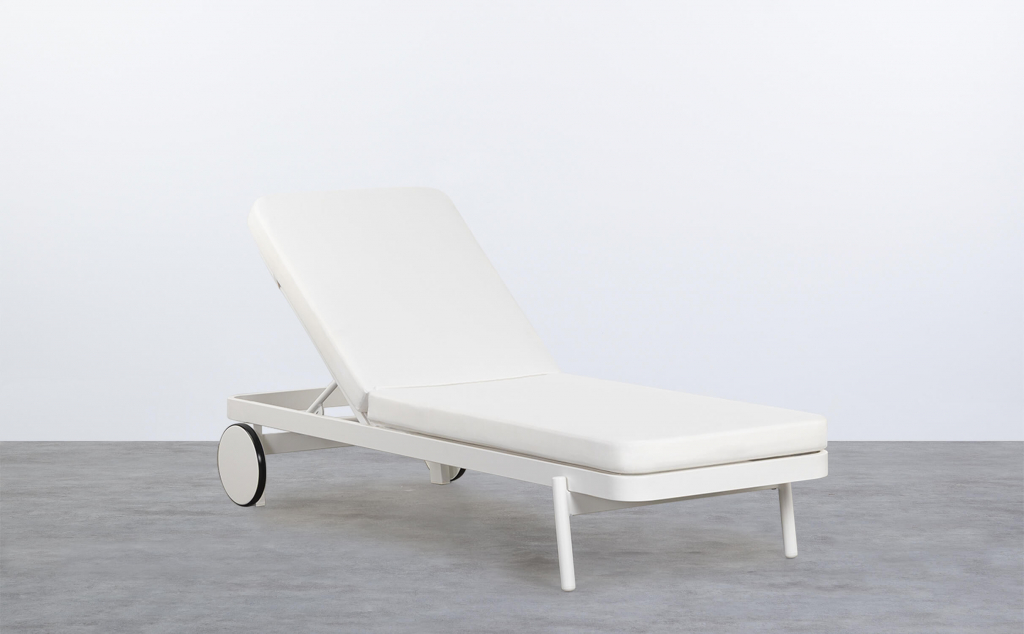 Celina Liege mit Stoff- und Aluminiumkissen 