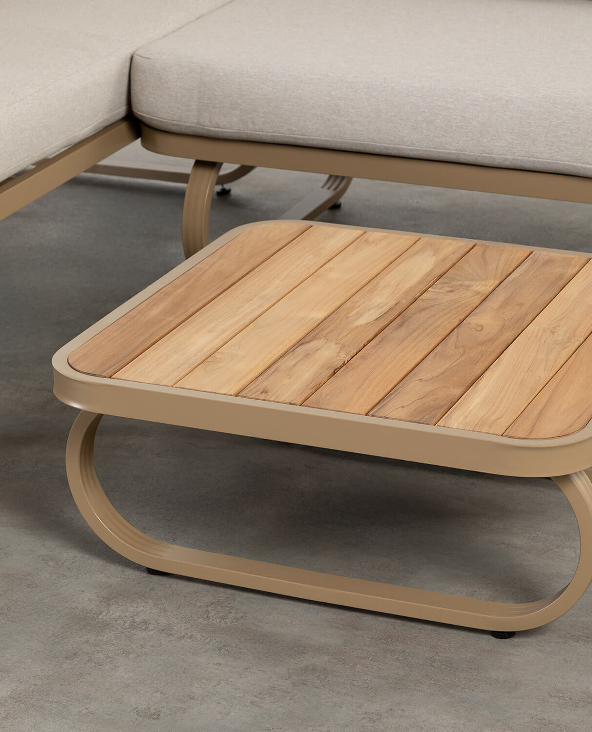 Garten-Set aus Metall und Teakholz mit Couchtisch Emilia, Galeriebild 2