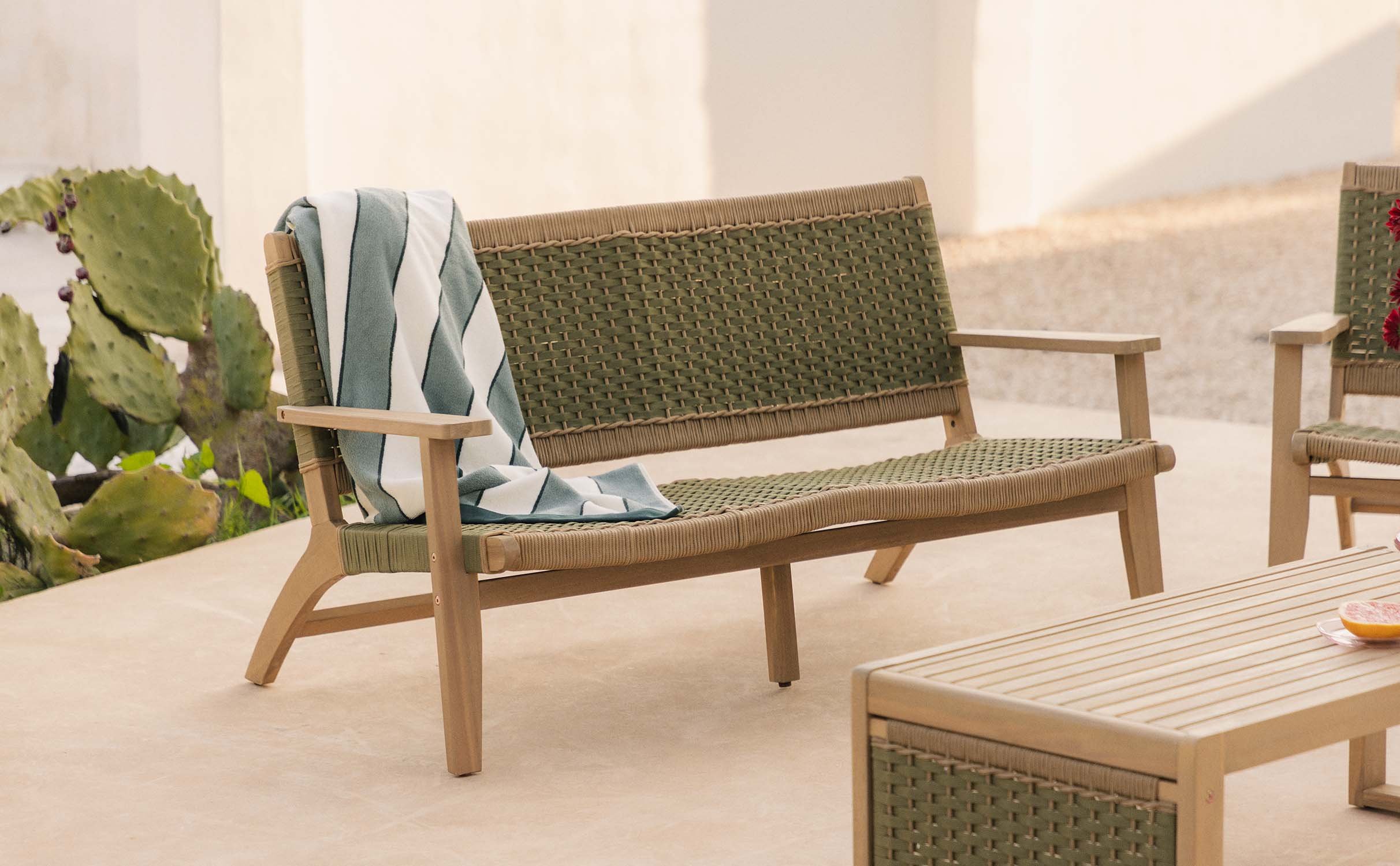2-Sitzer-Gartensofa aus Akazienholz und Mirle-Seil , Galeriebild 1