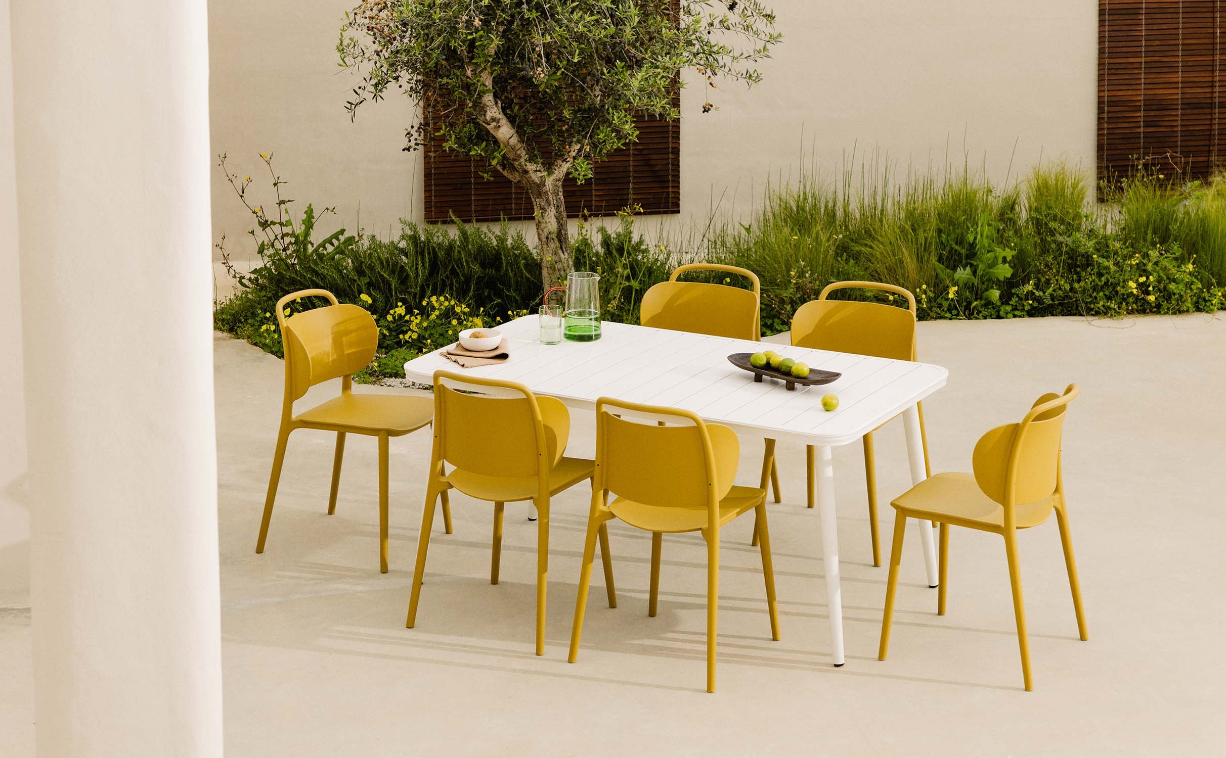 Rechteckiges Tischset Cancun aus Aluminium und 6 Kole-Stühle aus Polypropylen für den Außenbereich, Galeriebild 1