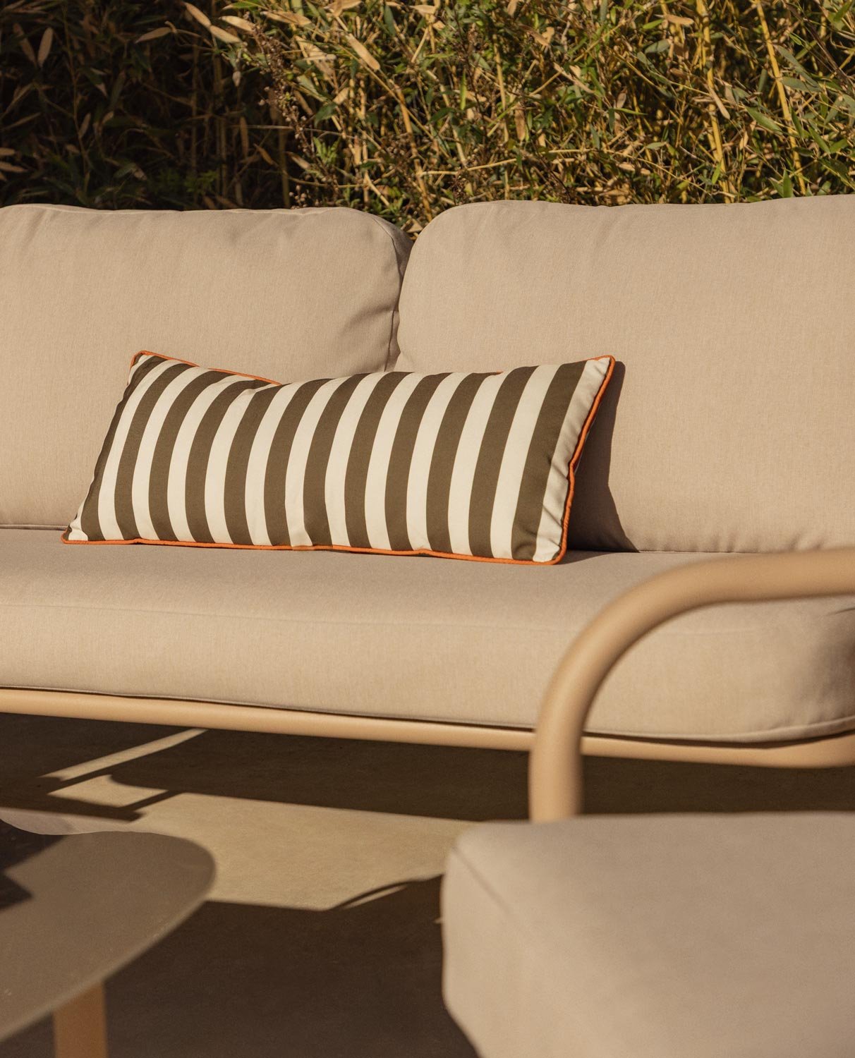 Rechteckiges Outdoor-Kissen aus Stoff (28x67 cm) Zambi, Galeriebild 2