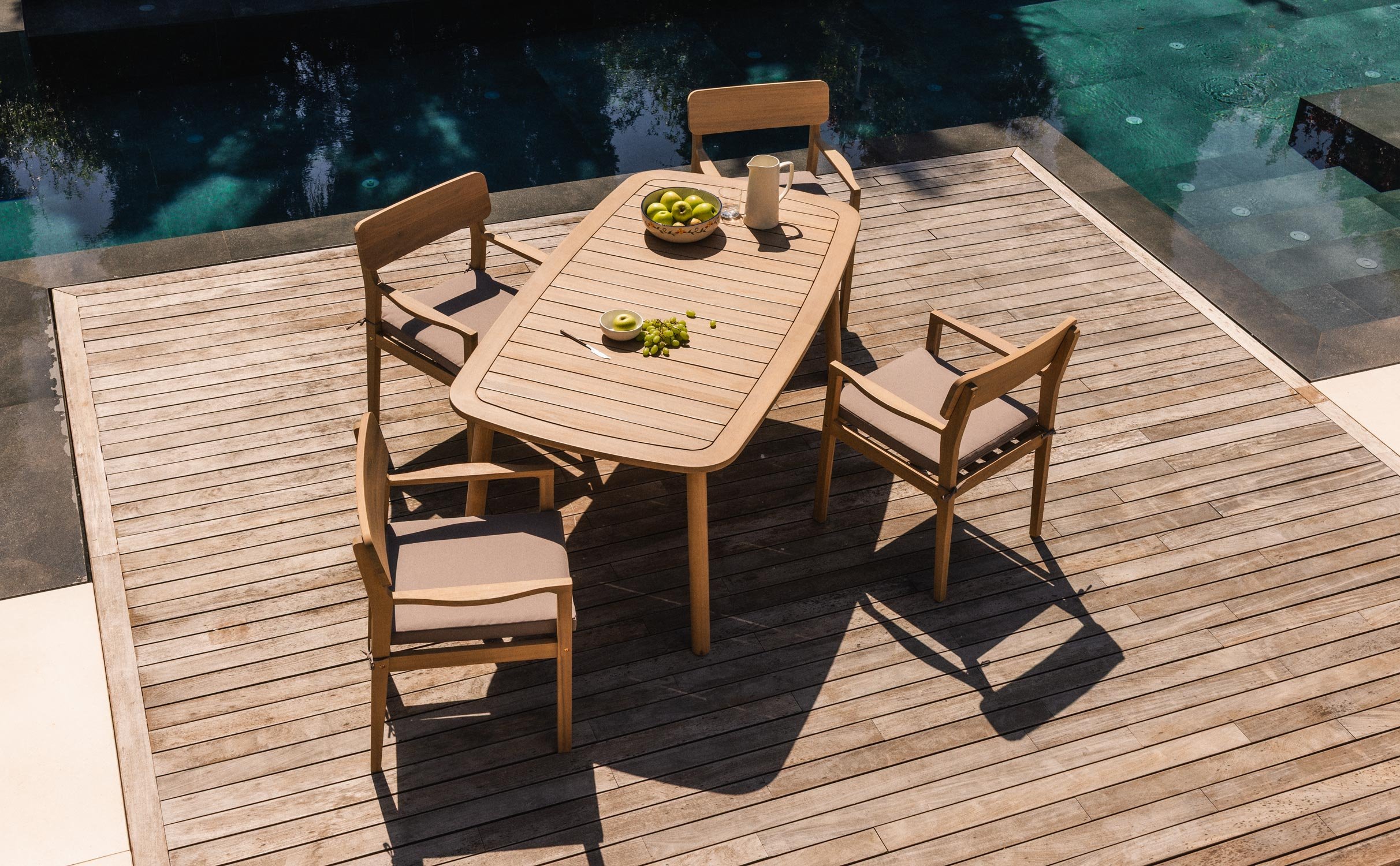 Set aus Rechteckigem Gartentisch (180x100 cm) aus Akazienholz und 4 Stühlen mit Armlehnen Marla, Galeriebild 1