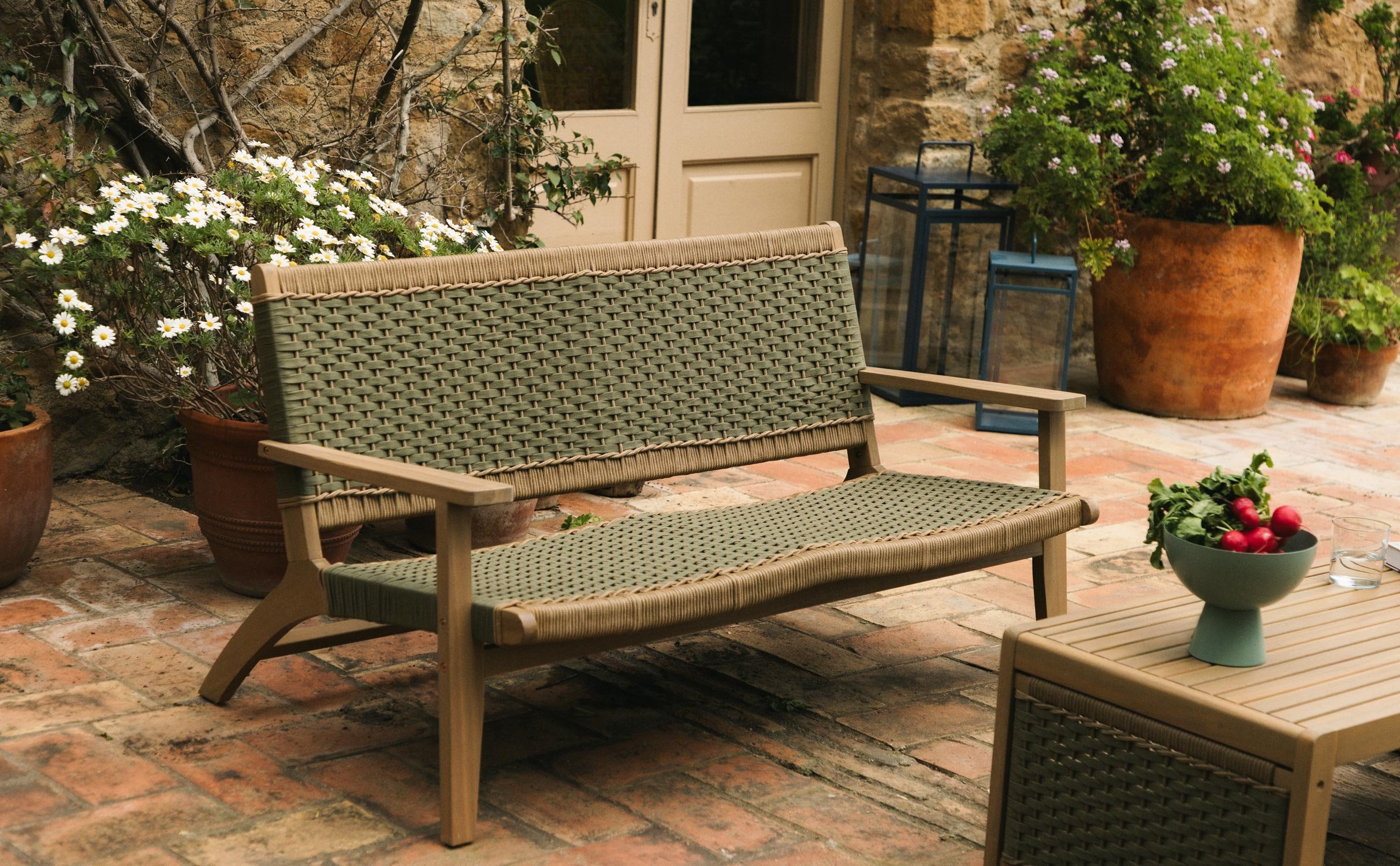 2-Sitzer-Gartensofa aus Akazienholz und Mirle-Seil , Galeriebild 1
