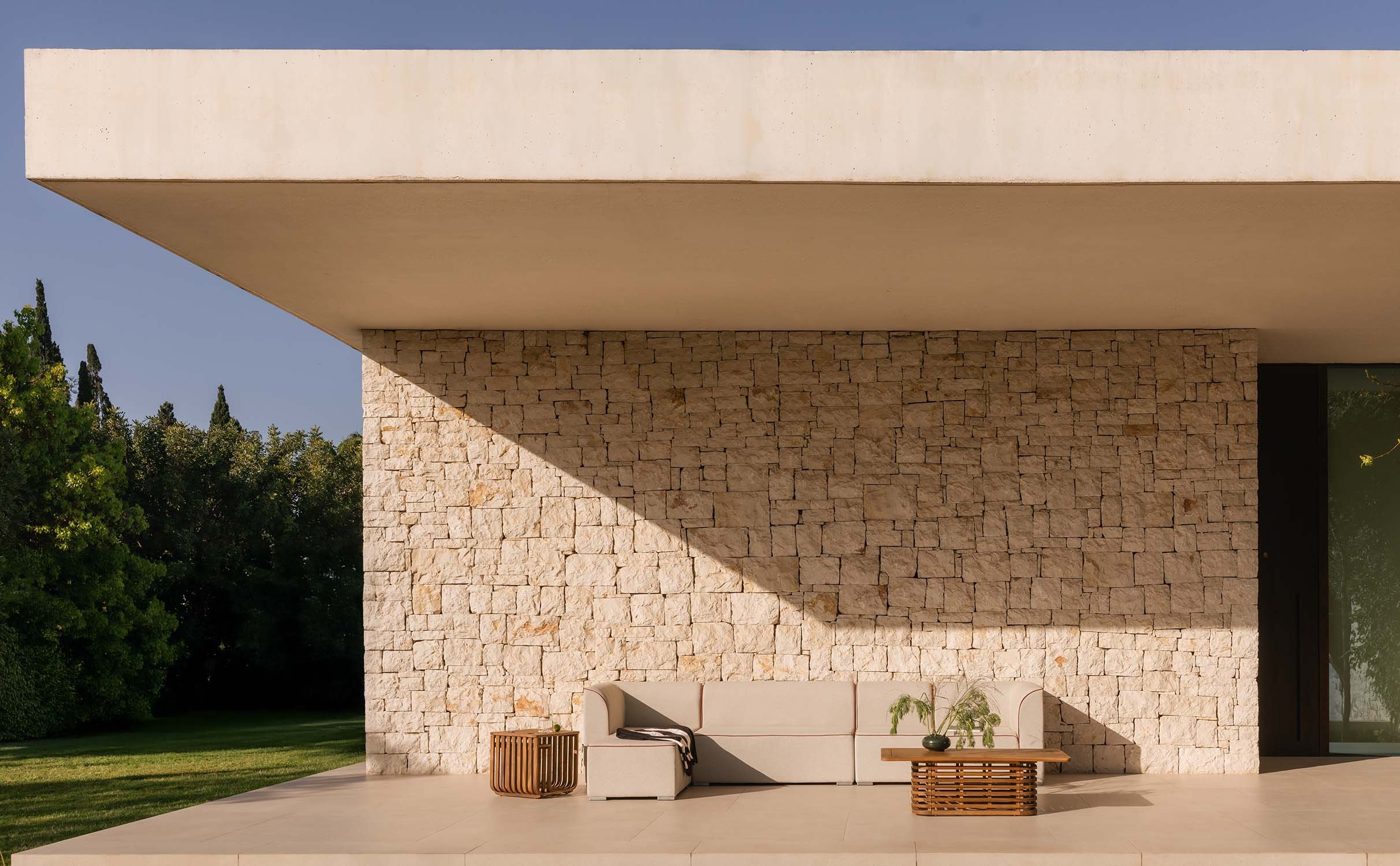 4-teiliges Modulares Eckgartensofa mit 2-Sitzer-Sofa und Sessel mit Lagos-Stoffbezug, Galeriebild 1