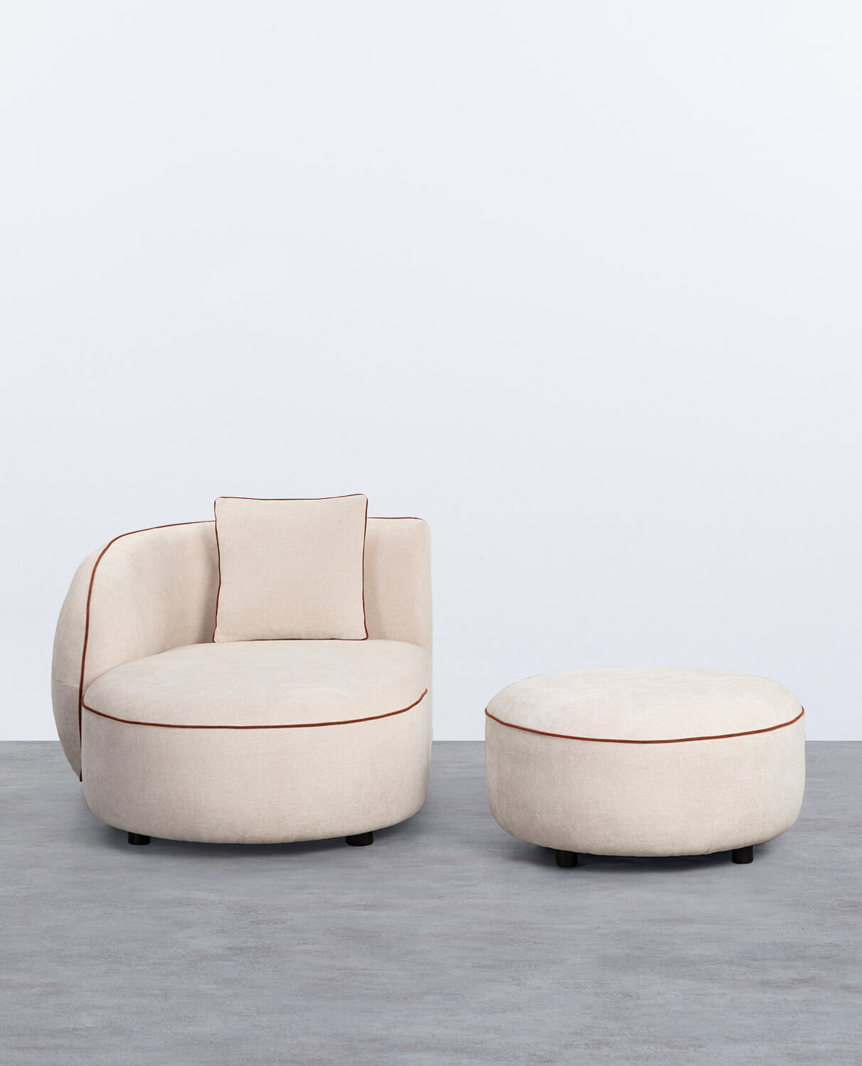 Runde Chaiselongue aus Ilham-Stoff mit Puff