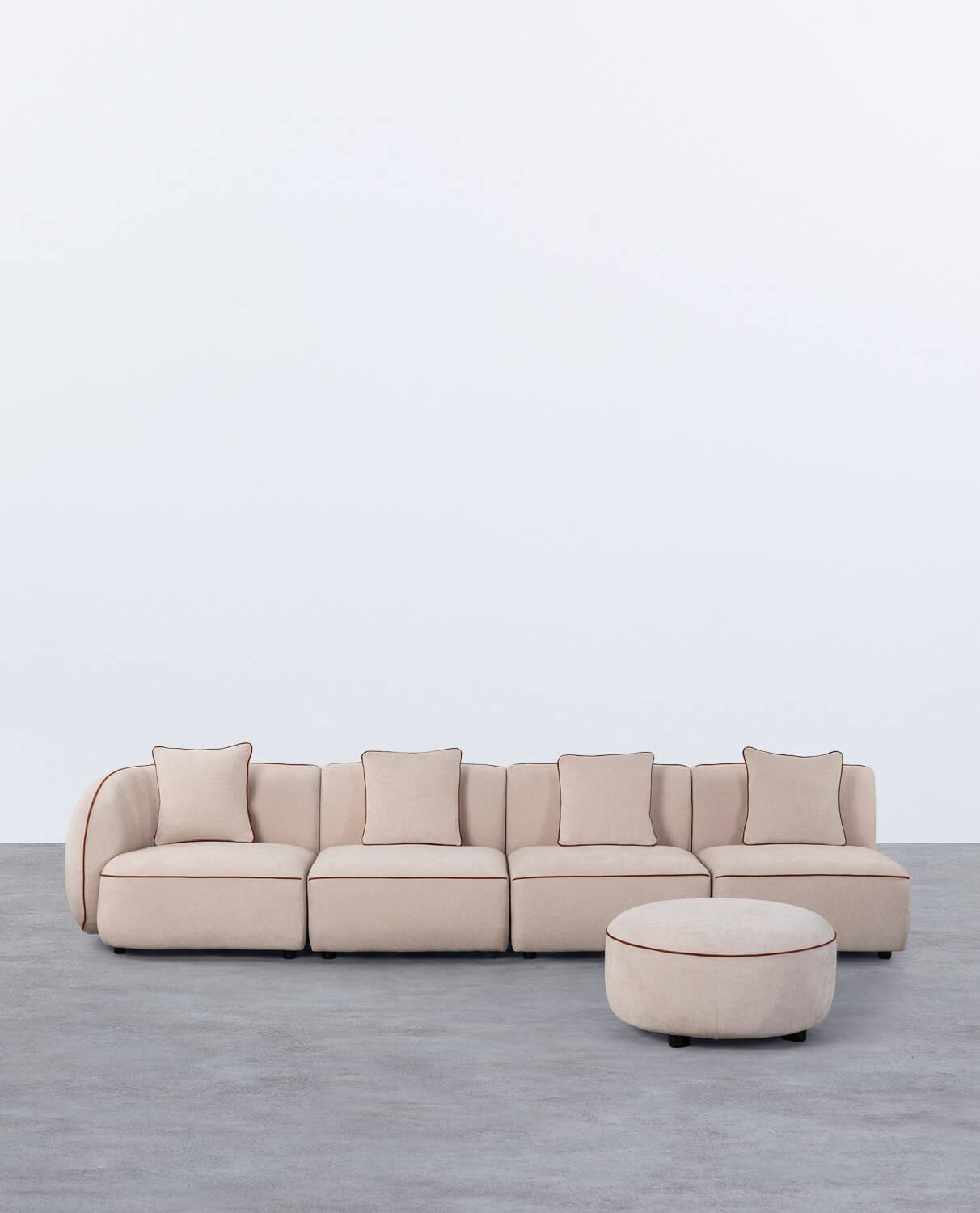 4-teiliges modulares Sofa mit Ecksessel und rundem Ilham-Stoffhocker