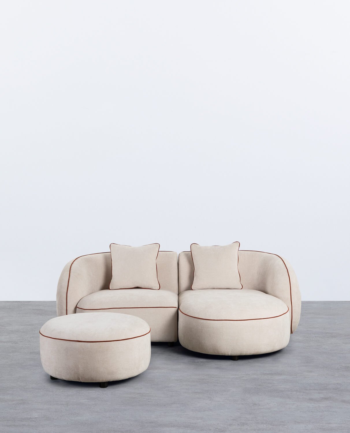 Modulares Zweiteiliges Ecksofa mit Chaiselongue und rundem Ilham-Stoffhocker
