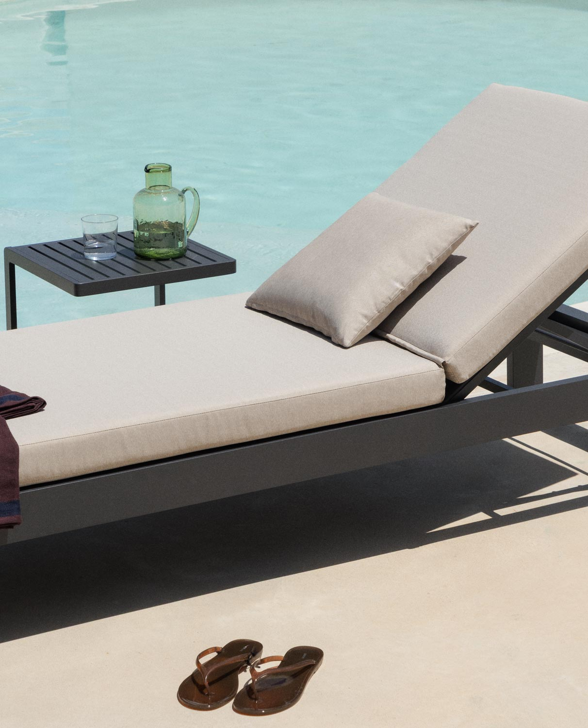 Sonnenliege mit abnehmbarem Kissen und quadratischem Kissen New Kreta, Galeriebild 2