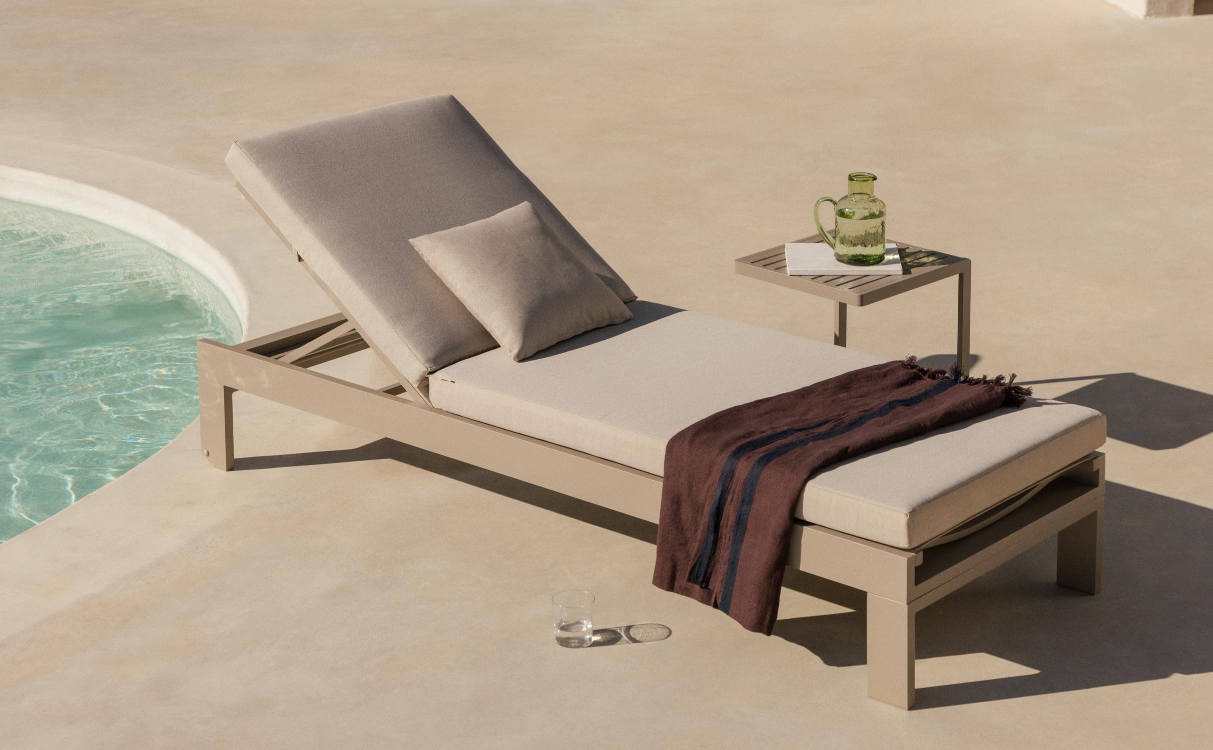 Sonnenliege mit abnehmbarem Kissen und quadratischem Kissen New Kreta, Galeriebild 1