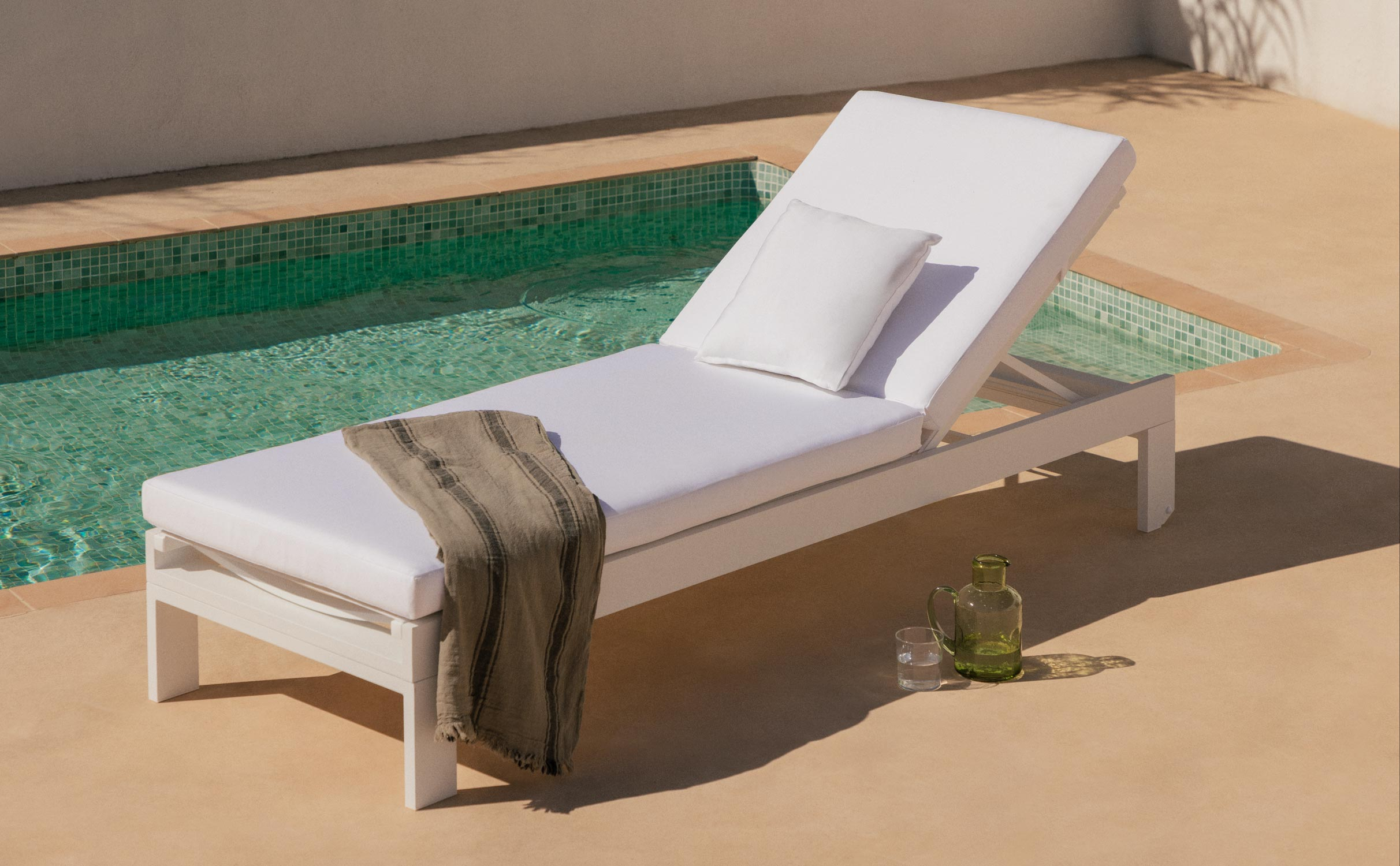 Sonnenliege mit abnehmbarem Kissen und quadratischem Kissen New Kreta, Galeriebild 1