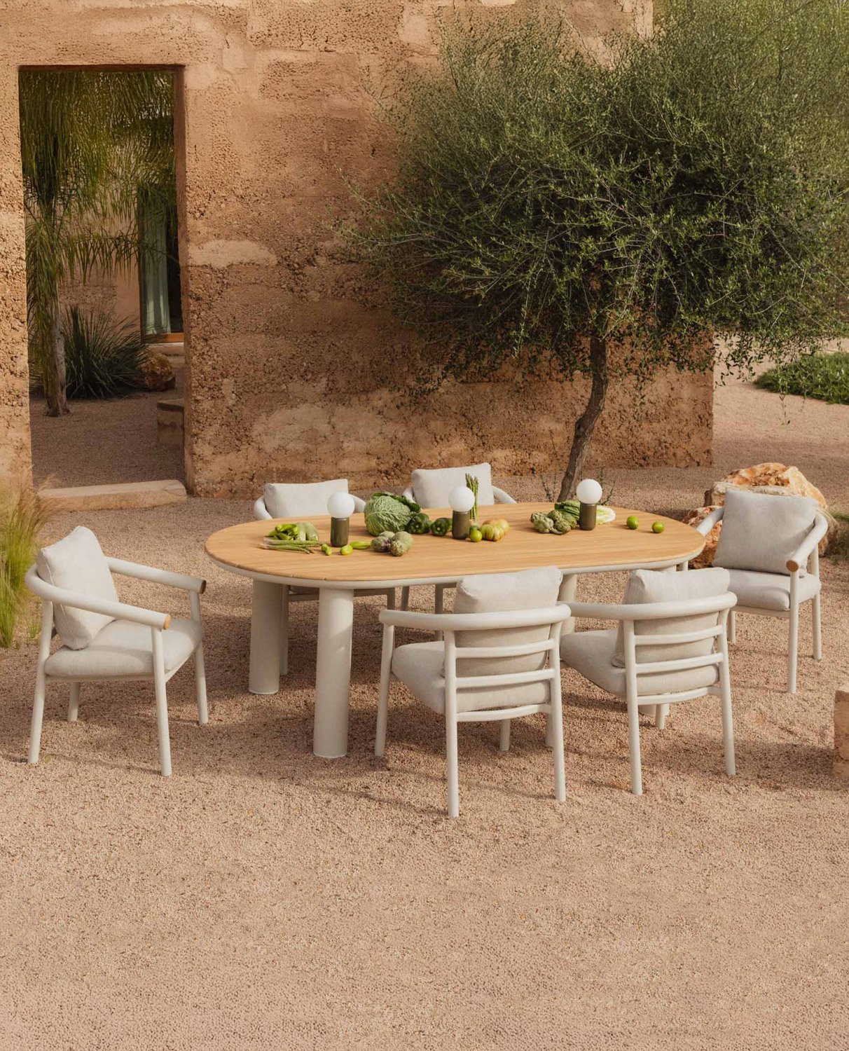 Set aus Ovalem Tisch und 6 Stühlen aus Aluminium und Teakholz für den Außenbereich Cheryl, Galeriebild 2
