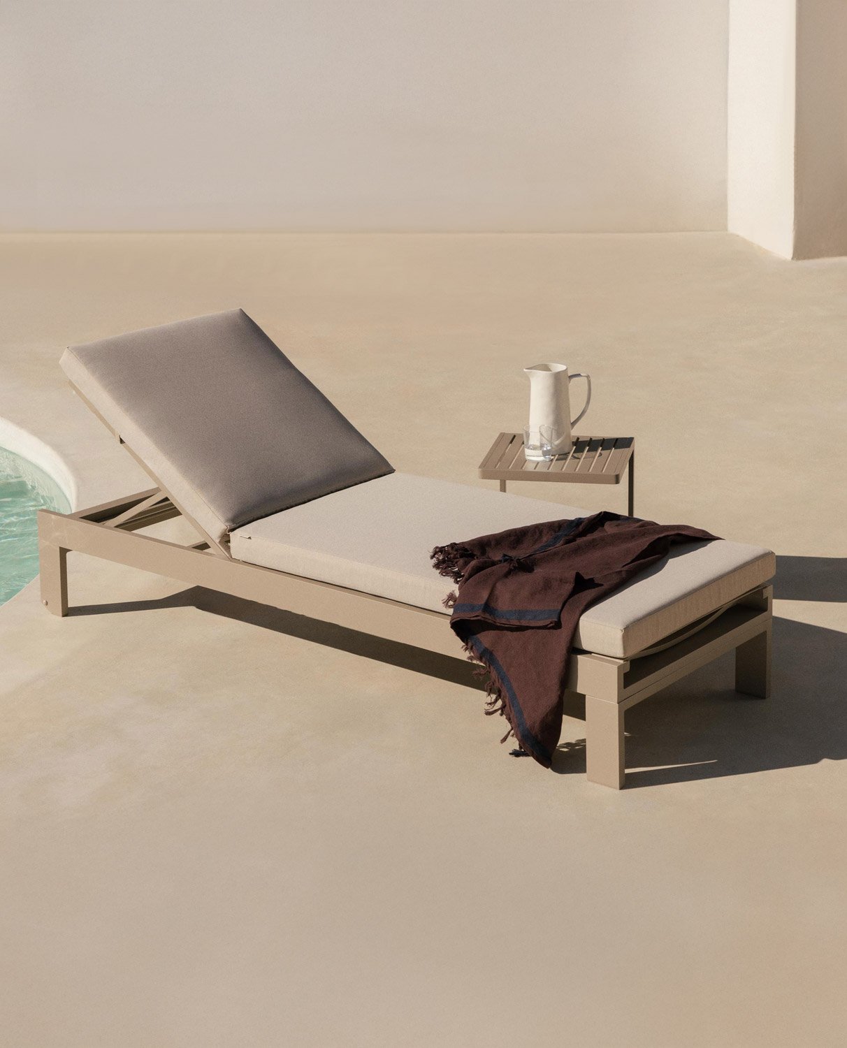 New Kreta Aluminium Liege mit Stoffkissen, Galeriebild 2