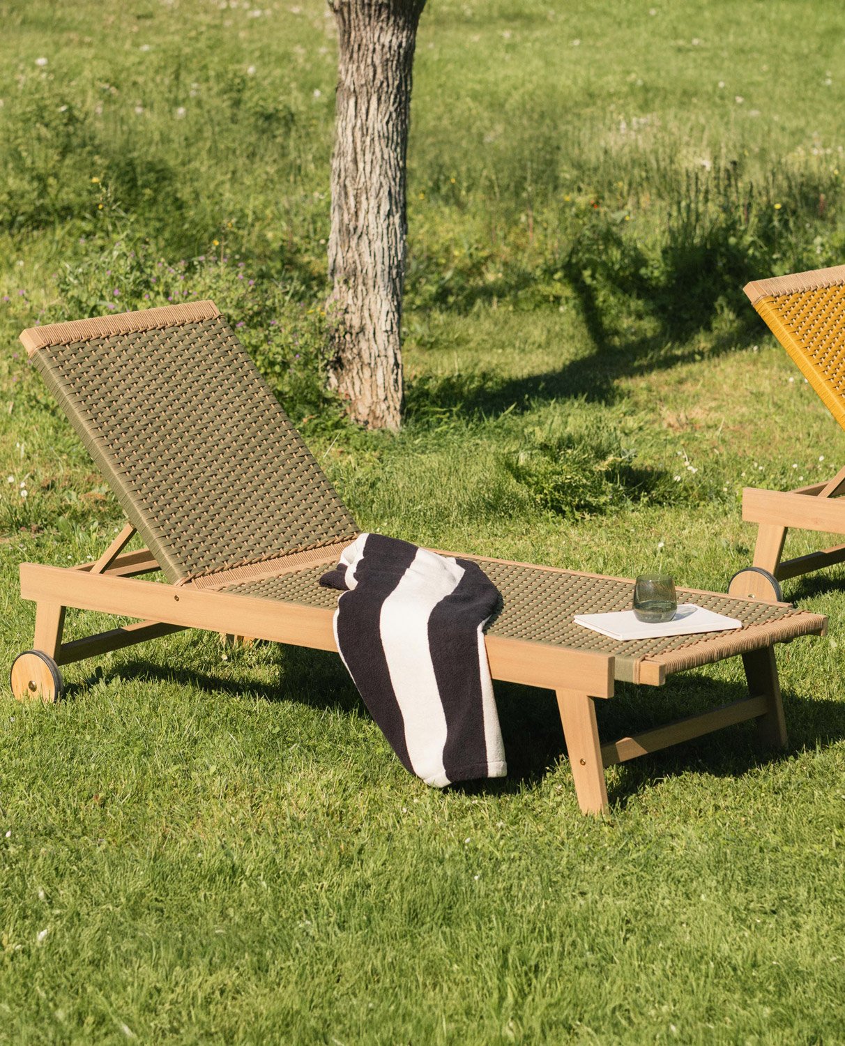2er-Pack Mirle-Liegen aus Akazienholz und Seil mit Rädern, Galeriebild 2