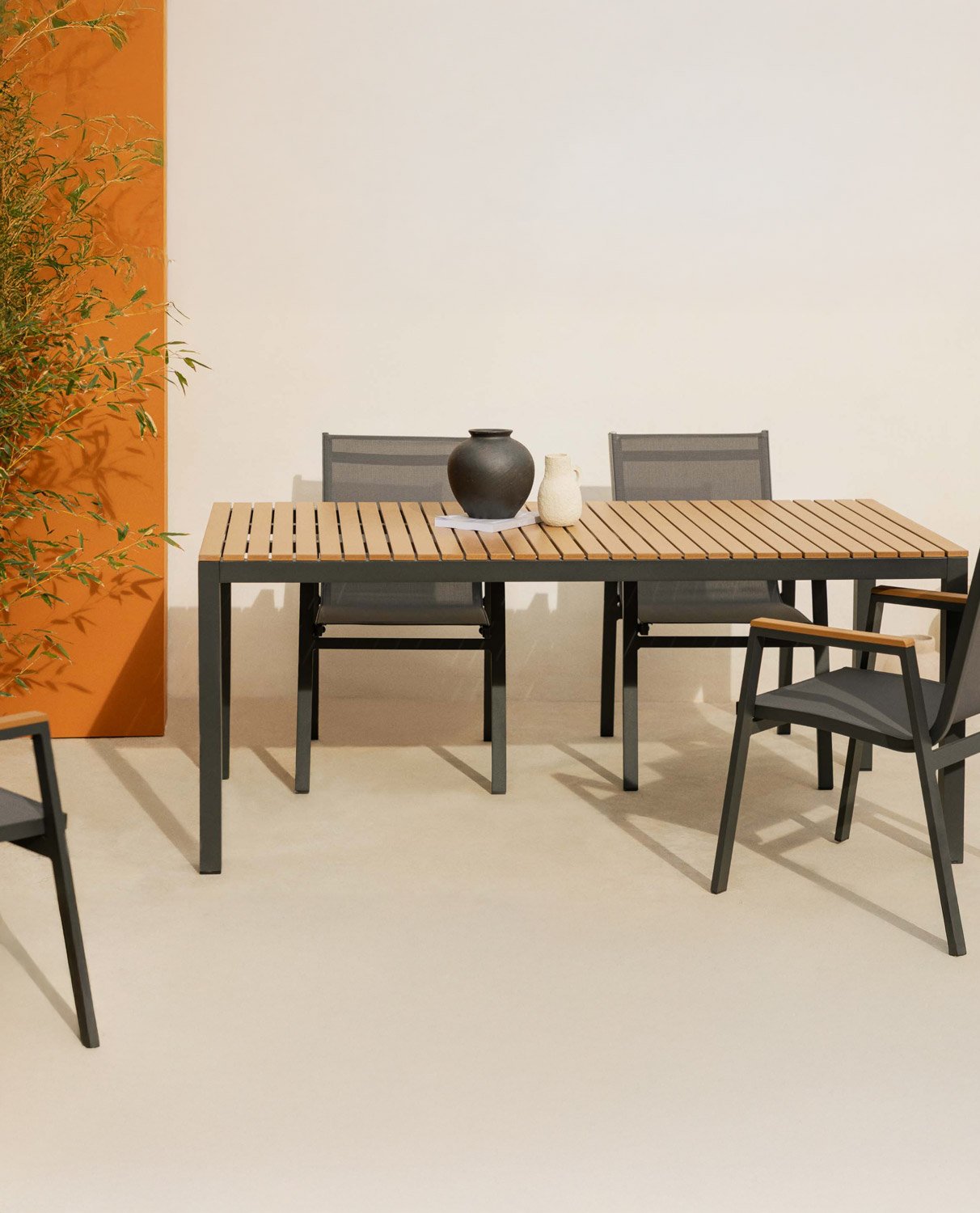 Set aus Aluminiumtisch und 6 Stühlen für draußen Korce, Galeriebild 2