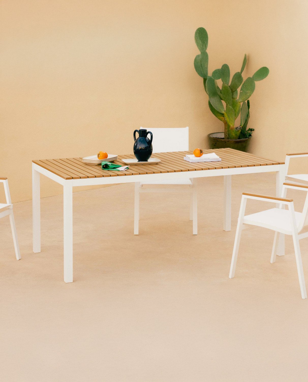 Set aus Aluminiumtisch und 6 Stühlen für draußen Korce, Galeriebild 2