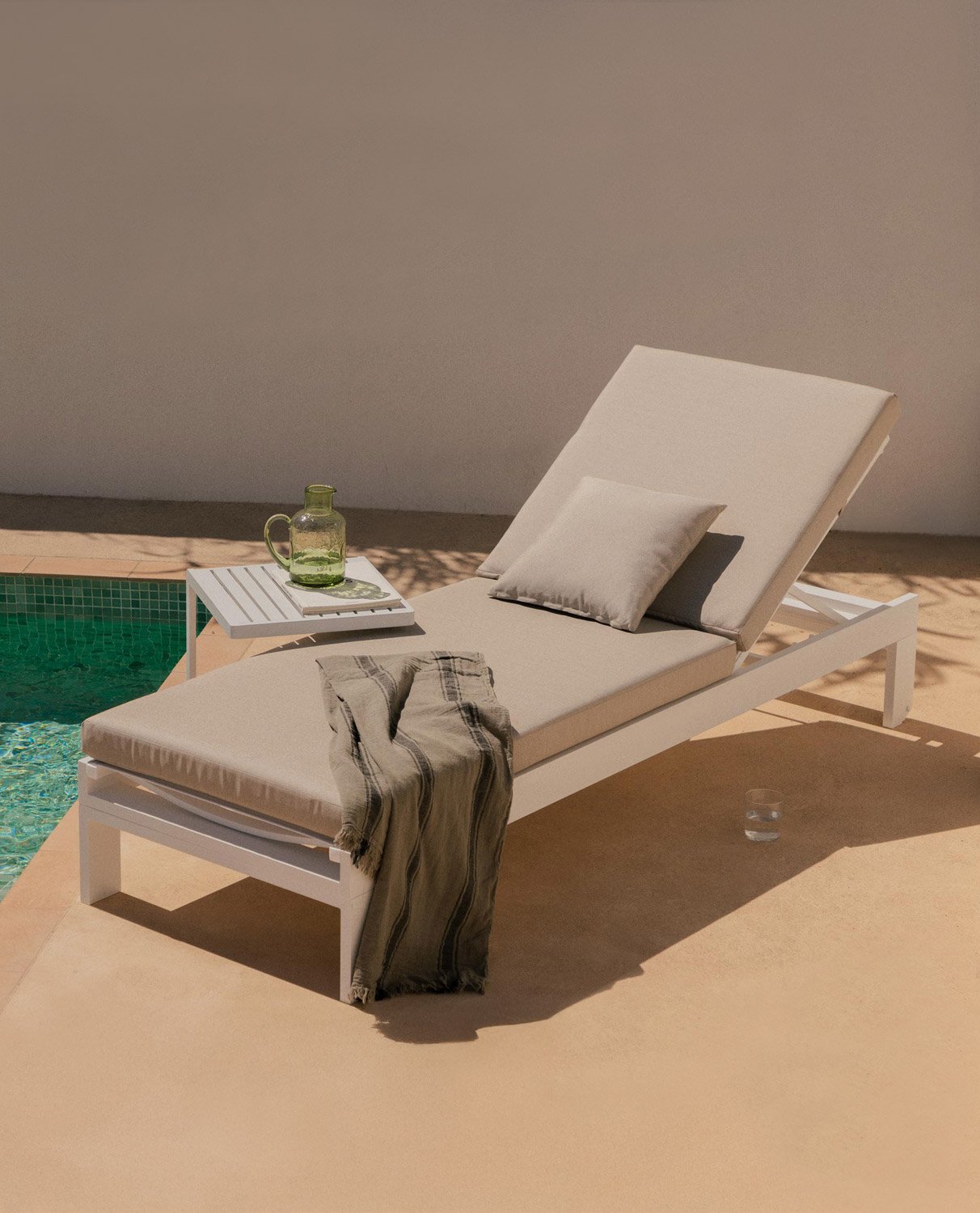 Sonnenliege mit abnehmbarem Kissen und quadratischem Kissen New Kreta, Galeriebild 2