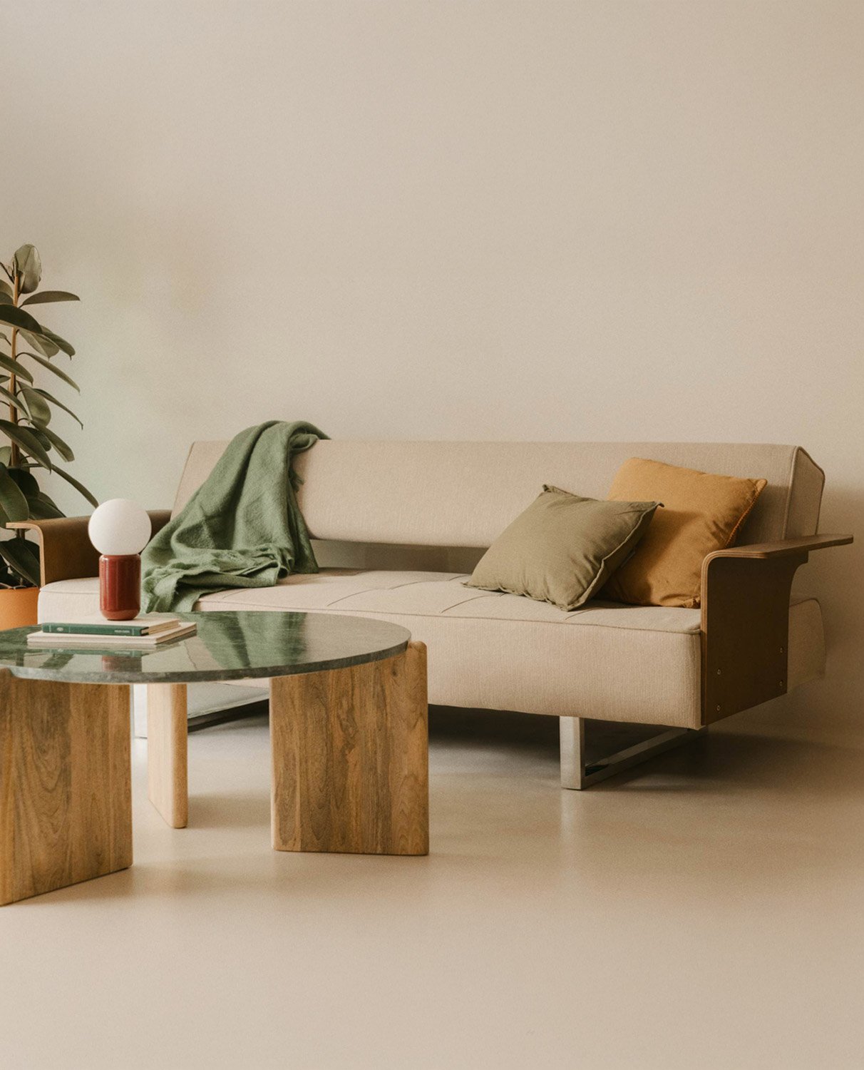 Neue 3-Sitzer-Schlafsofa 70S mit Armlehnen aus Holz und Stoff , Galeriebild 2
