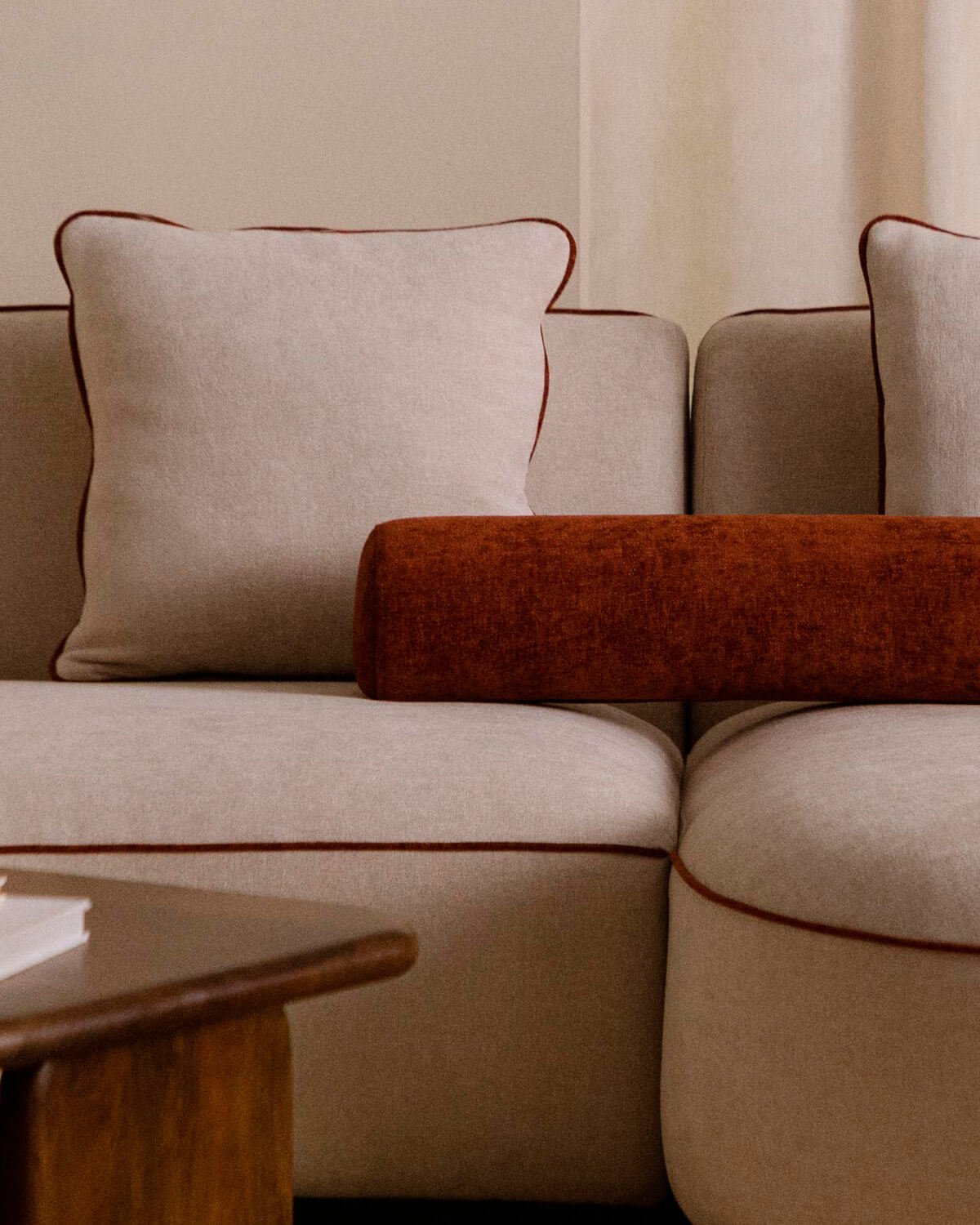 Modulares 2-teiliges Ecksofa mit Chaiselongue aus Ilham-Stoff , Galeriebild 3