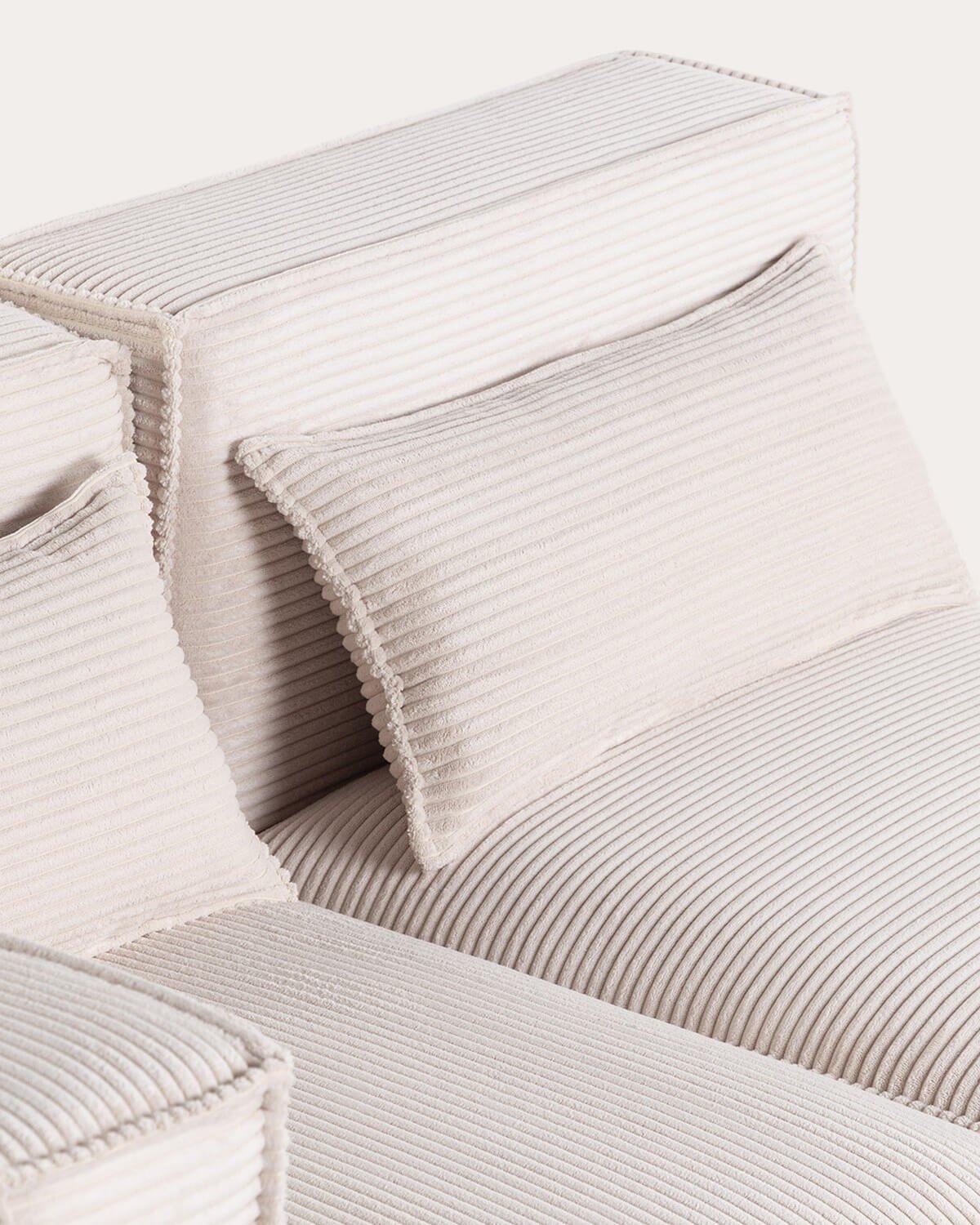 Modulares Zweiteiliges Ecksofa und Sessel mit Dickem Cordbezug Kilhe, Galeriebild 9