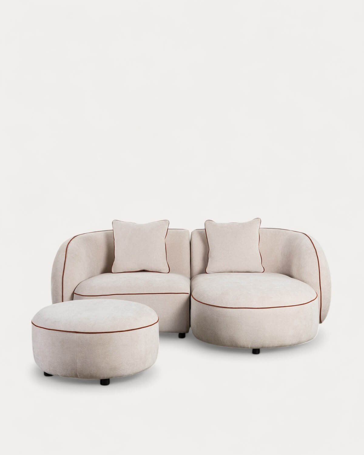 Modulares Zweiteiliges Ecksofa mit Chaiselongue und rundem Ilham-Stoffhocker