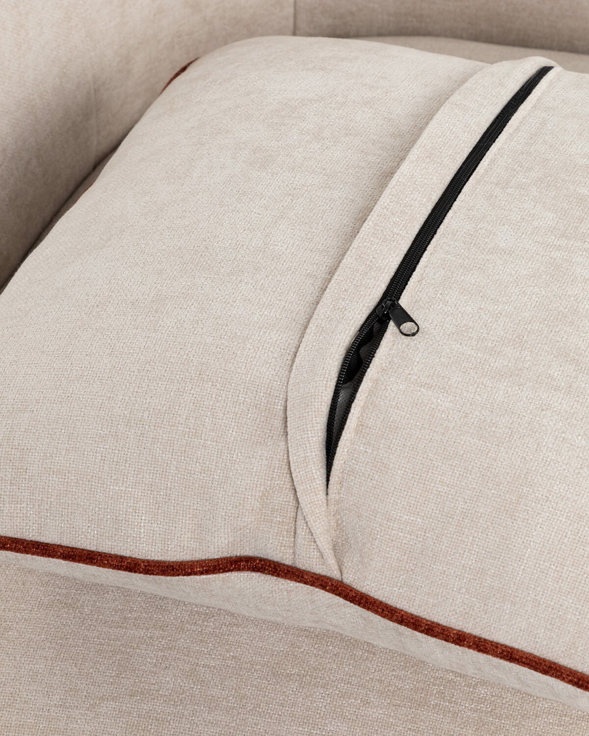 Modulares Zweiteiliges Ecksofa mit Chaiselongue und rundem Ilham-Stoffhocker, Galeriebild 6